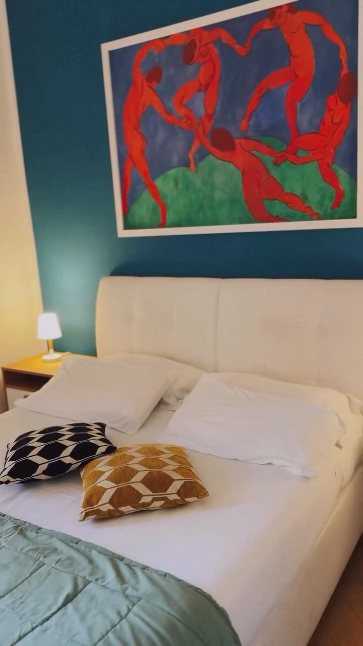 Becky ha vissuto un soggiorno indimenticabile da Maravigghia ✨
In questo reel vi mostriamo Biddizza, una delle nostre Queen Room con jacuzzi privata 🛁🥰
Da Maravigghia Palermo troverai molto più di un semplice appartamento:
🏡 un’accoglienza speciale presso il nostro Welcome Point
💛 la sensazione di sentirti sempre a casa
🛍️ tantissimi servizi, experience e prodotti disponibili nel nostro store in Via Giovanni Meli 53
Vivi Palermo con comfort, relax e un tocco di magia ✨
Scopri di più su maravigghiapalermo.com
—
Becky had an amazing stay at one of our apartments ✨
In this reel, we’re showing you Biddizza, one of our Queen Rooms with private jacuzzi 🛁🥰
At Maravigghia Palermo, you’ll find much more than just a place to stay:
🏡 a warm welcome at our Welcome Point
💛 the feeling of always being at home
🛍️ plenty of services, experiences, and products available in our store at 53 Via Giovanni Meli
Experience Palermo with comfort, relaxation, and a touch of magic ✨
Discover more at maravigghiapalermo.com
#maravigghiapalermo #maravigghia #stay #apartments #holiday #sicilytourism #sicilyessence