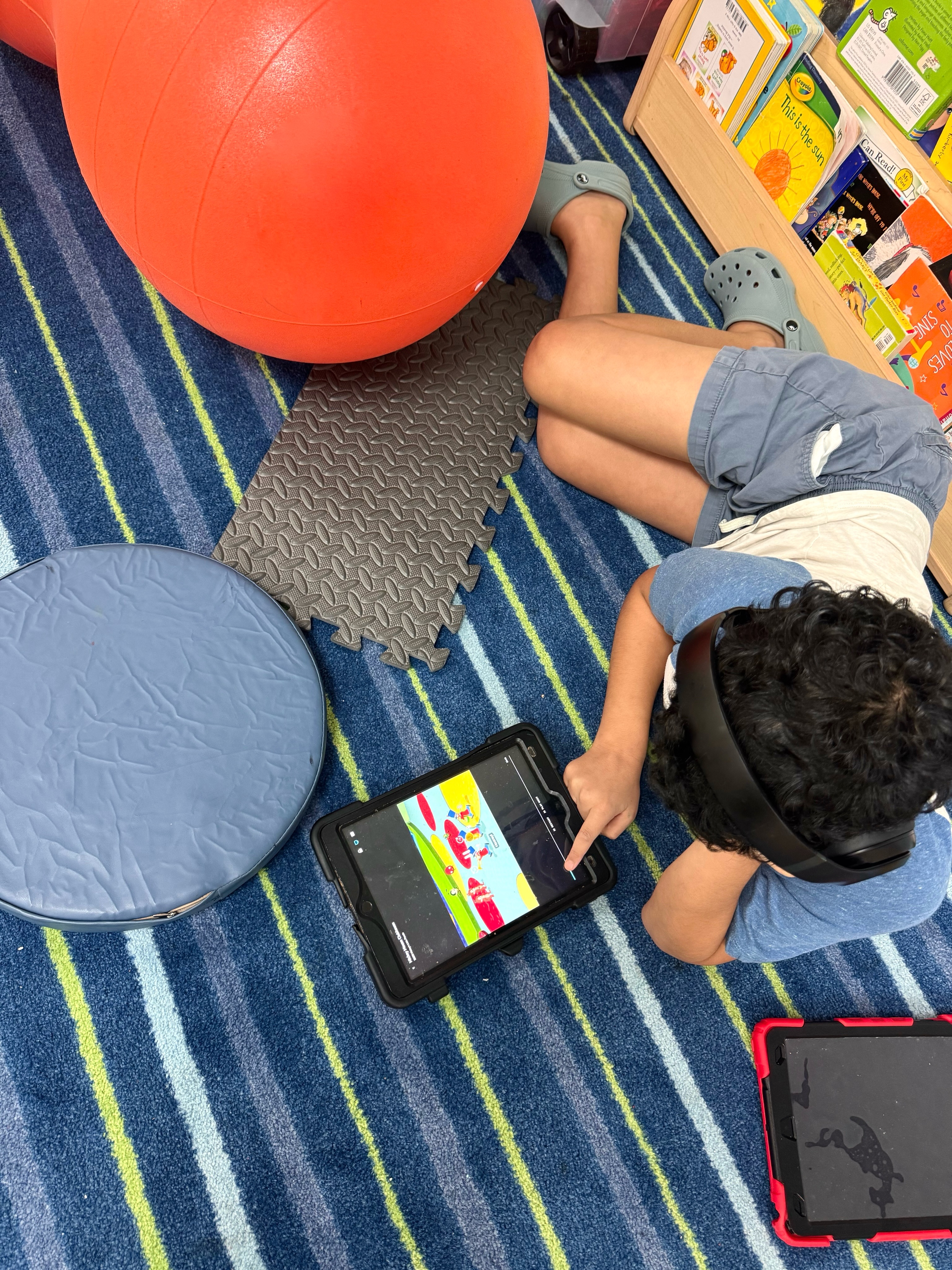 At our clinic, learning isn’t one-size-fits-all 💙
We value assent-based ABA by honoring communication, incorporating interests, and creating environments where learners feel safe, engaged, and supported. HRE can look like movement, sensory supports, preferred activities, breaks, or simply meeting a learner where they’re at that day.
Connection first, progress follows ✨
What are some of your favorite ways to create meaningful, learner-centered sessions? ⬇️
#ABATherapy #HappyRelaxedandEngaged #HRE #AssentBased #EvolvingMindsTogether