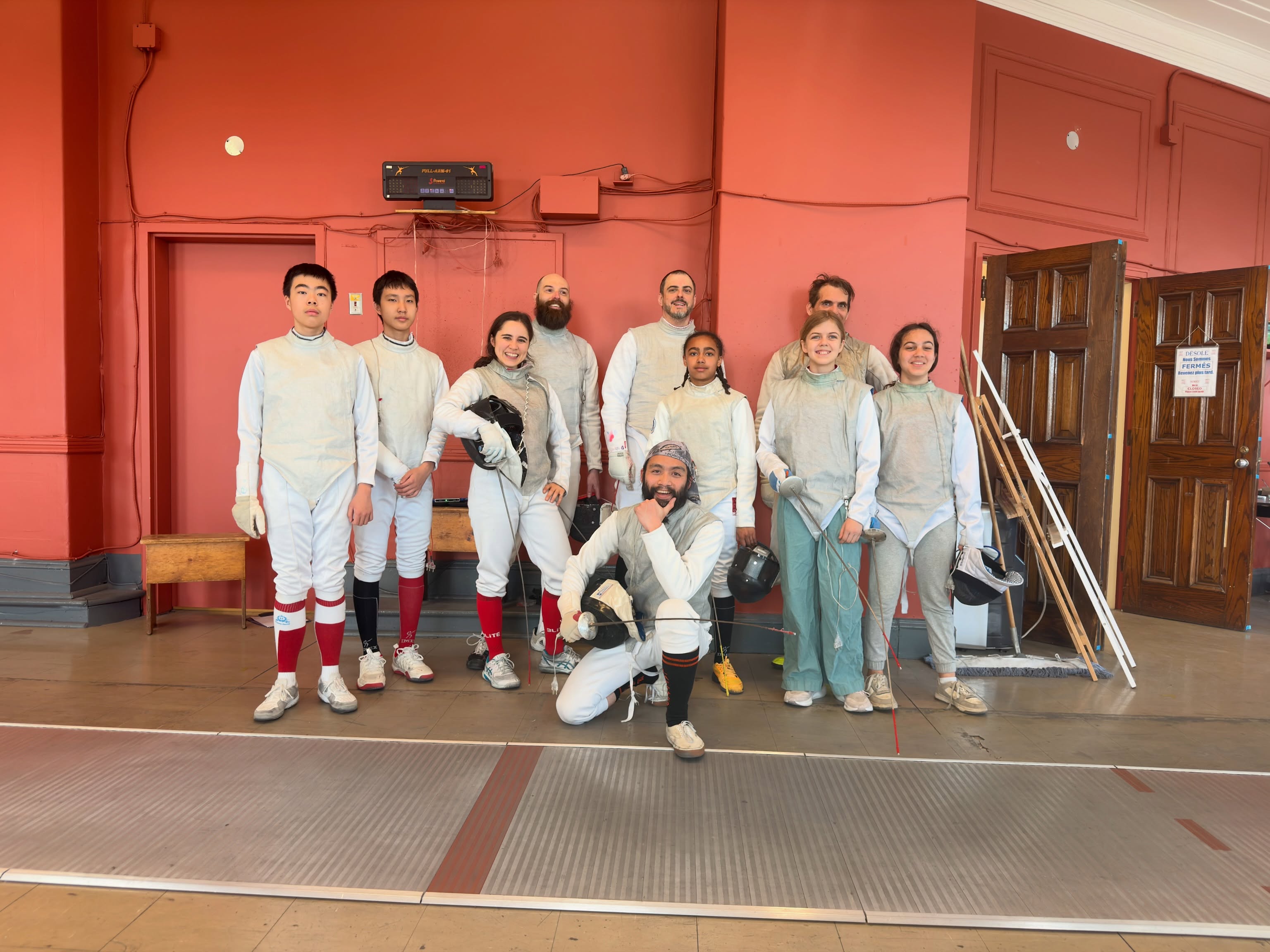 In April, EMR hosted the EMR & Friends Tournament — a celebration of fencing among friends of the blade across clubs. Three weapons, great competition and the kind of atmosphere that reminds us why we love this sport. ( Yes we keep forgetting to do the group photo for epee in the middle of the day, next time!)
🏆 PODIUM RESULTS
🤺 FOIL
🥇 JF Jalbert (LAG)
🥈 Yanbo (OM)
🥉 Etienne (LAG) | Lorenzo (OM)
⚔️ ÉPÉE
🥇 Mathieu (OM)
🥈 Nathan (OM)
🥉 Prune (EMR) | Jason (EMR)
🗡️ SABRE
🥇 Jason (EMR)
🥈 Nathan (OM)
🥉 Angela (ROU) | Mathieu (OM)
- - - -
En avril, l’EMR a organisé le tournoi EMR & Amis, une fête de l’escrime réunissant les passionnés de tous les clubs. Trois disciplines, des compétitions passionnantes et une ambiance qui nous rappelle pourquoi nous aimons tant ce sport.
🏆 RÉSULTATS DU PODIUM
🤺 FLEURET
🥇 JF Jalbert (LAG)
🥈 Yanbo (OM)
🥉 Etienne (LAG) | Lorenzo (OM)
⚔️ ÉPÉE
🥇 Mathieu (OM)
🥈 Nathan (OM)
🥉 Prune (EMR) | Jason (EMR)
🗡️ SABRE
🥇 Jason (EMR)
🥈 Nathan (OM)
🥉 Angela (ROU) | Mathieu (OM)