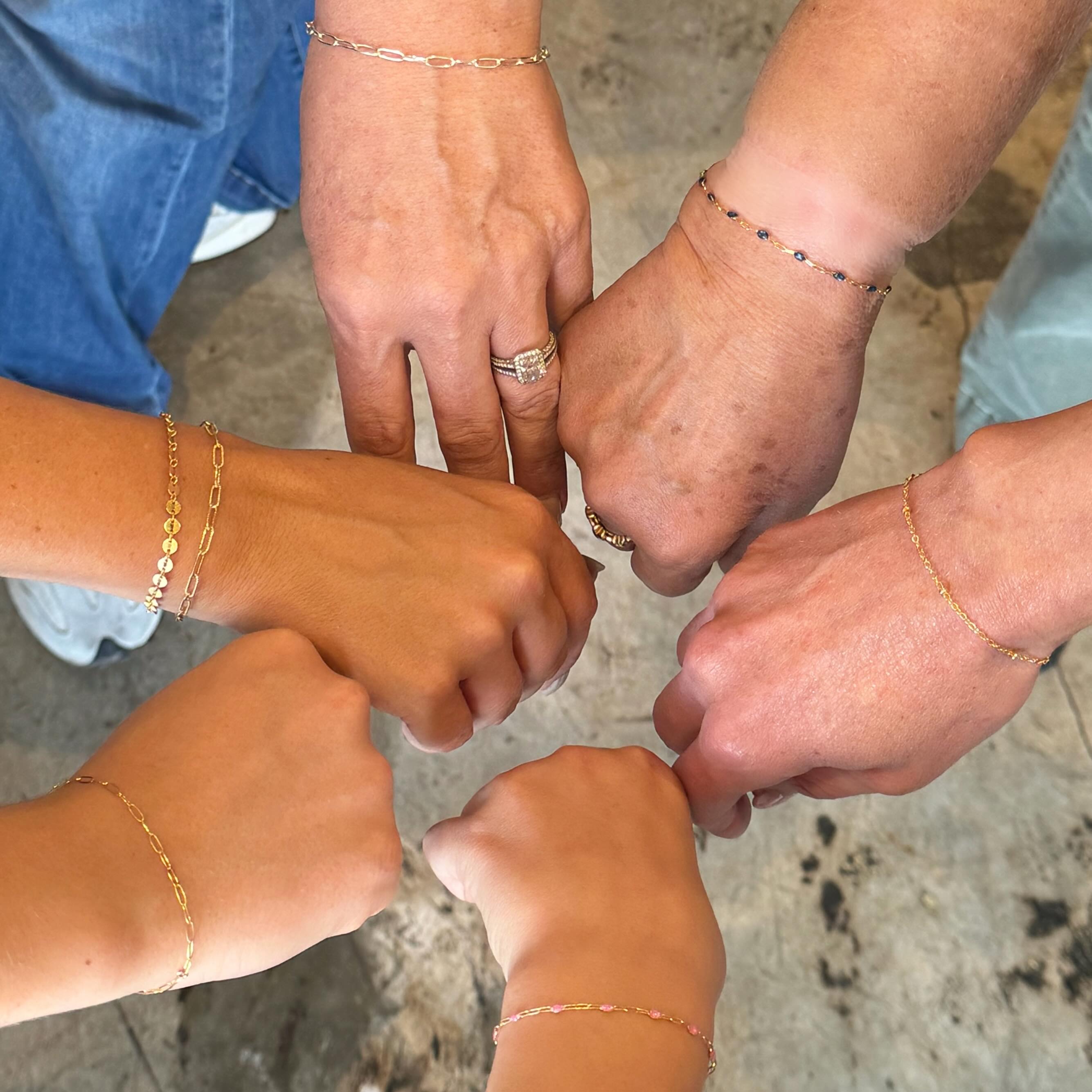a beautiful way to start the day! π©π½π΅π½π§πΌ kicking off motherβs day weekend with permanent bracelets for the whole family π₯°π«ΆπΌ #beadlounge #bracelets #mothersday #jewerly #permanent