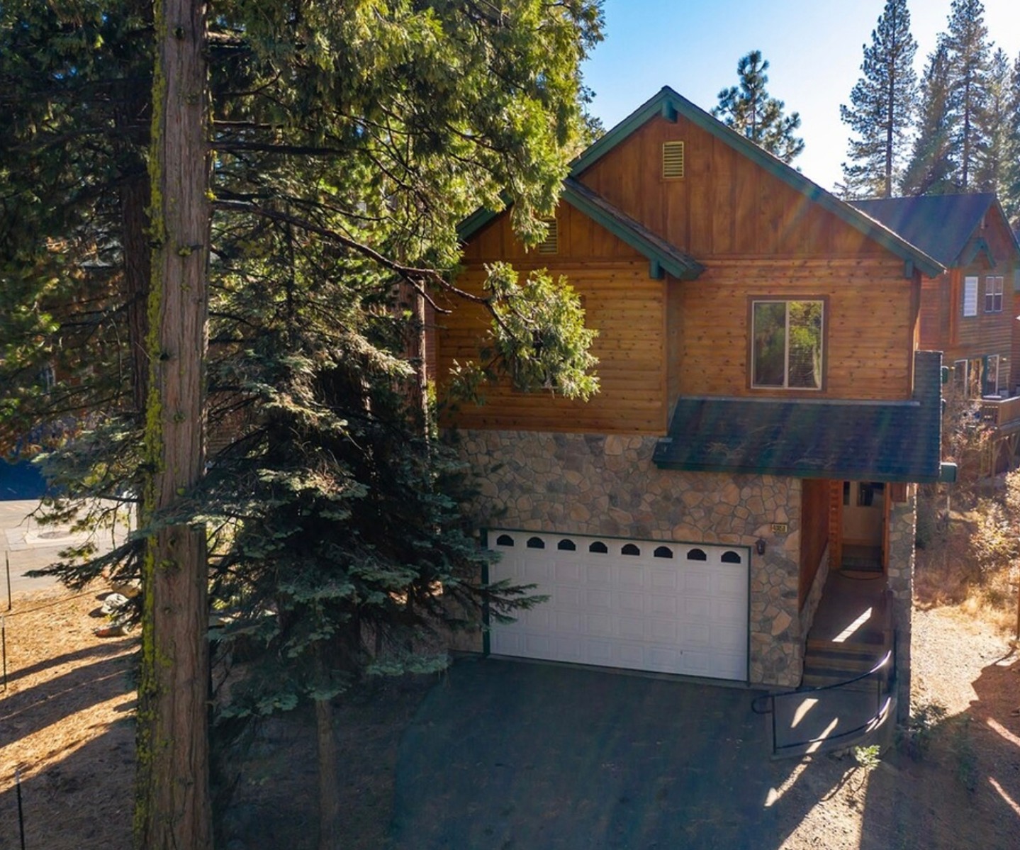 Sierra Pines Villa is set up for full-family fun from the moment you arrive. 🌲✨
With room to sleep 13, this is the kind of cabin that makes bringing everyone together easy, whether it’s a big family getaway, multiple families, or a trip with all your favorite people.
www.thecabinhost.com
#SierraPinesVilla #ShaverLake #FamilyCabin #Sleeps13 #CabinLife #MountainGetaway #TheCabinHost #GroupGetaway #FamilyVacation