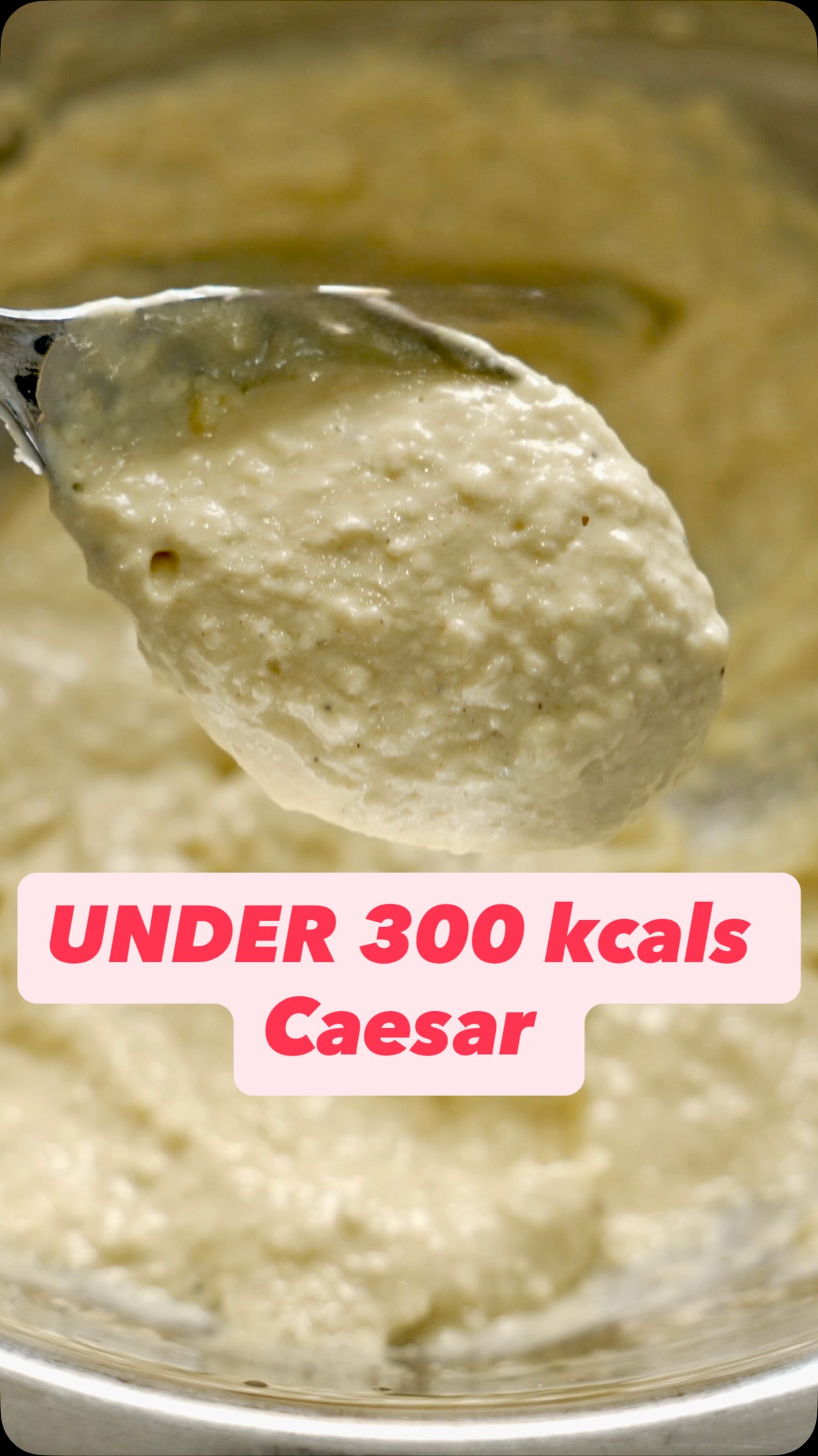 Caesar Dressing this indulgent without the heavy calories of the store bought version??? My Caesar dressing is a great macro friendly recipe you can eat every week day! Giving you 16g of protein and under 300 kcal 🔥That’s with the bacon and croutons 🕺🏽Add a chicken breast and you got some abs. Full recipe below 👇
1/2 cup Greek yoghurt
1 tbsp anchovy paste
2 cloves garlic
1/2 lemon juiced
1 tbsp dijon mustard
1 tbsp Worcestershire sauce
1/4 cup grated 18 month aged parmesan
2 tbsp extra virgin olive oil
Salt and pepper to taste
Mix up all the dressing in a bowl (serves 4 generously) Serve with ripped up romaine lettuce, 50g bacon cut up, 80g sprouted grain croutons. Toss your salad well and finish with a little more parm and pepper.
#chefsofinstagram #recipe #salad