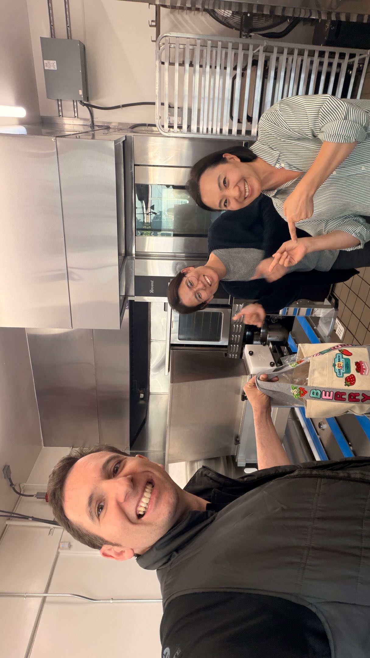 Was very happy to install the GM450 @spsipatisserie with à fantastic team @thekaylascake !
They are nice, hardworking, top quality products ! Can’t wait to see what you will do with the machines!
Thank you very much for the warm welcoming ! See you soon 😊
#smartautomation #worksmarternotharder😎 #macarons