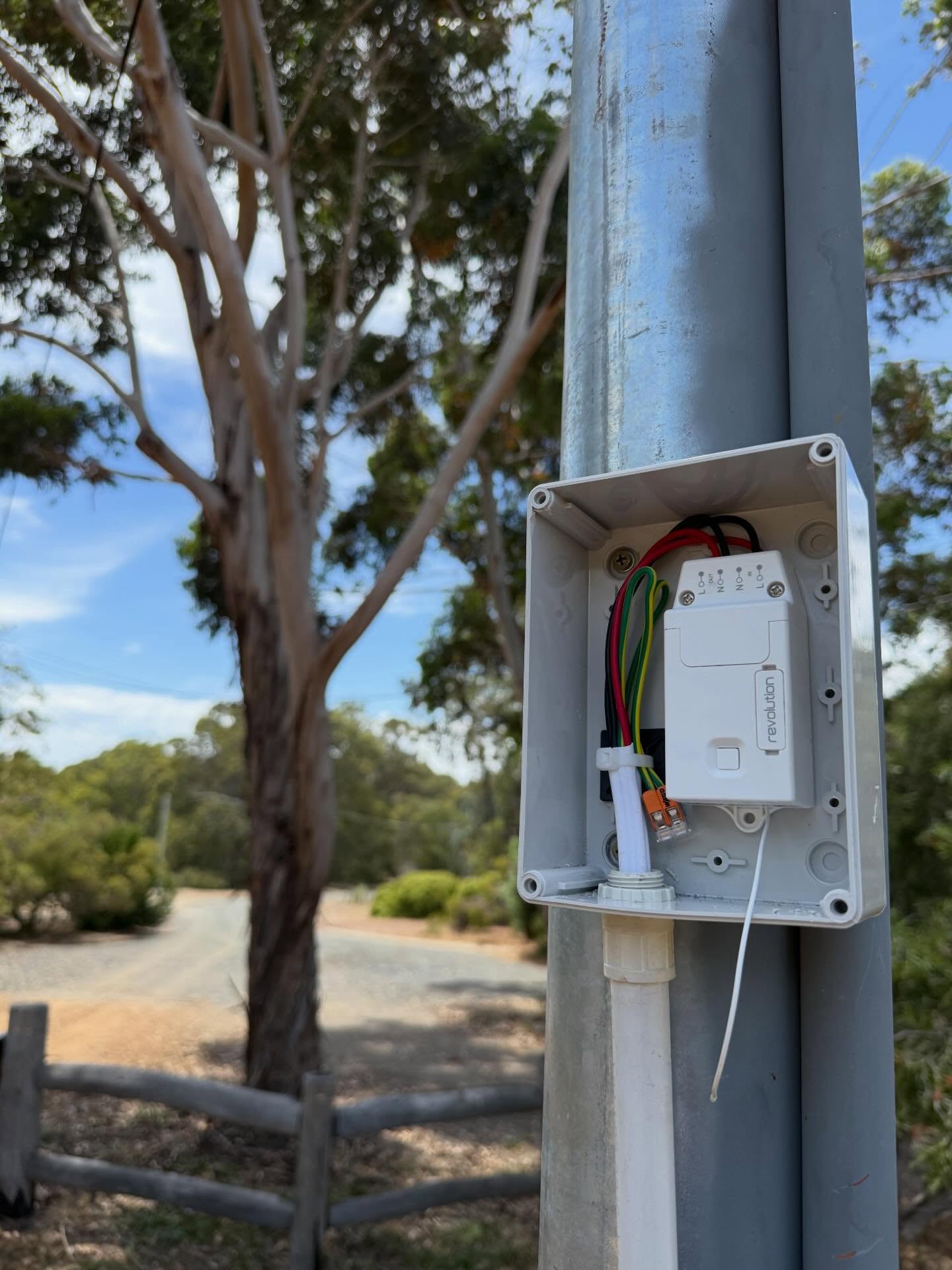 ⚡️Technology saves the day ⚡️
A recent bore pump failure on a clients property left us with two options:
👉🏼 Replace the 150m long underground cable run between the pump and controller, or
👉🏼 Convert the control circuit to a wireless network.
With some great help from the team at Revolution Building Controls, we were able to rectify the clients fault with minimised downtime/cost and no unnecessary digging, helping keep their natives thriving 🪻