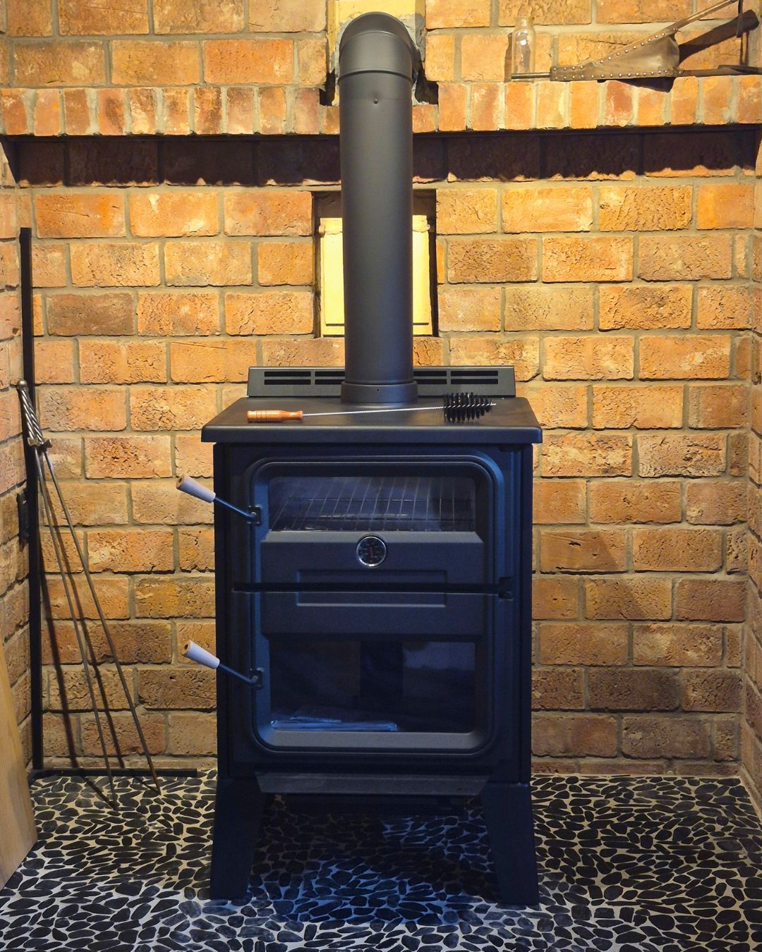 The Canadian-made Drolet Bistro is the perfect hybrid between a stove and a cookstove! With a compact size, it requires reduced clearances to combustible materials so it can more easily fit into smaller spaces.
@drolet.ca
#theheatingsource #woodstove #woodheat #woodcookstove #cookstove #cabinlife #madeincanada