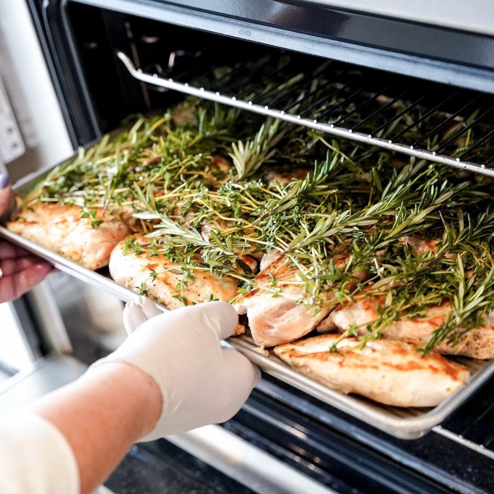 There’s nothing quite like Jorge’s signature Rosemary Chicken
⠀⠀⠀⠀⠀⠀⠀⠀⠀
Pan-seared to create the perfect golden crust, then finished in the oven for a juicy, tender bite every single time. Served with our rich rosemary butter gravy and fresh herbs, this dish is both comforting and flavorful!
⠀⠀⠀⠀⠀⠀⠀⠀⠀
An effortlessly elegant dish that’s simply unforgettable for any event. 🍽️🤍