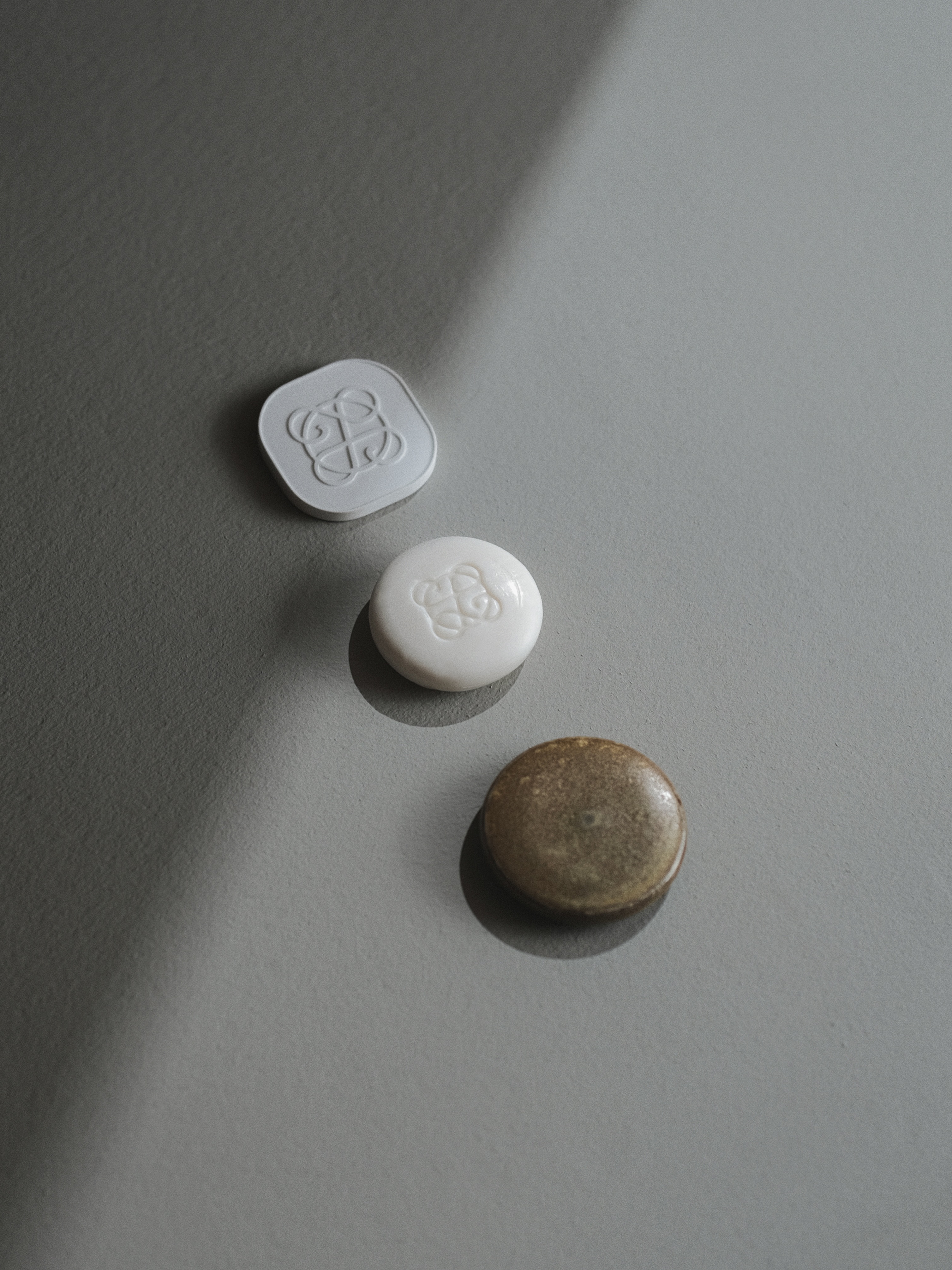 To everyone who prefers the traditional soap bars. 🧼
We’ve packed them with caring ingredients and rich formulas. No compromise on modern technology, but still keeping a classic look and feel.
Simple and made with care. 🤍