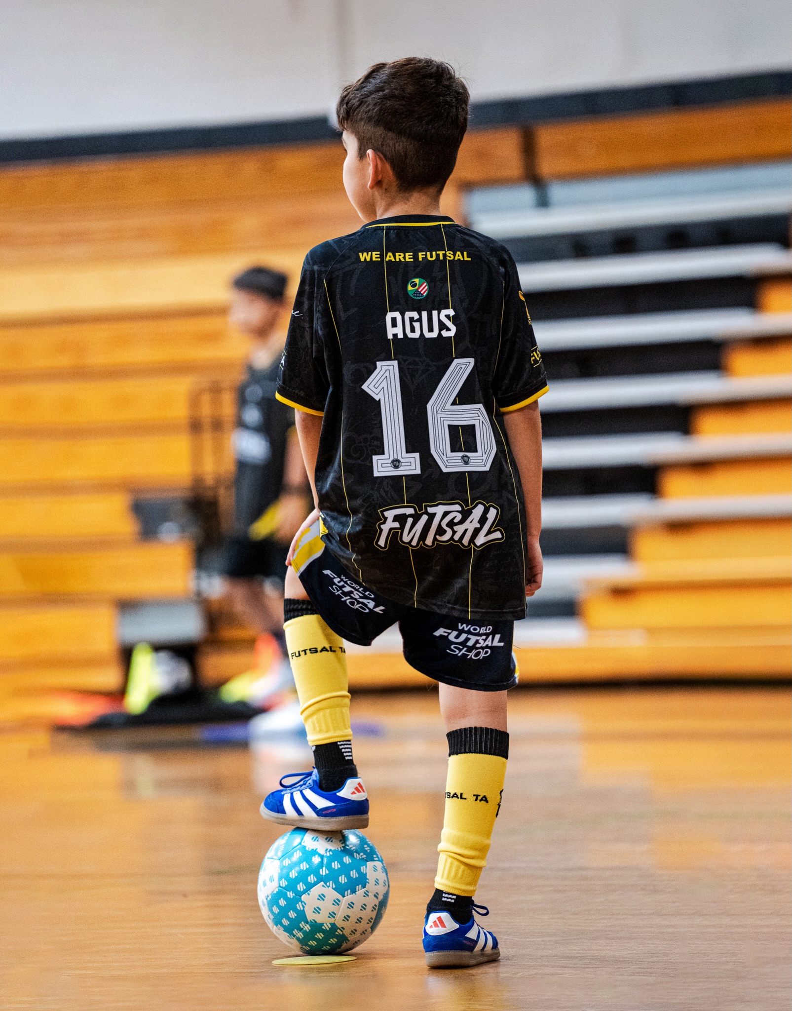 The little details become big habits later.
Comfort on the ball. Balance. Patience. Confidence.
Development starts with moments like these, falling in love with the ball and learning to make it part of you. ⚽️🖤💛
“We Are Futsal.”