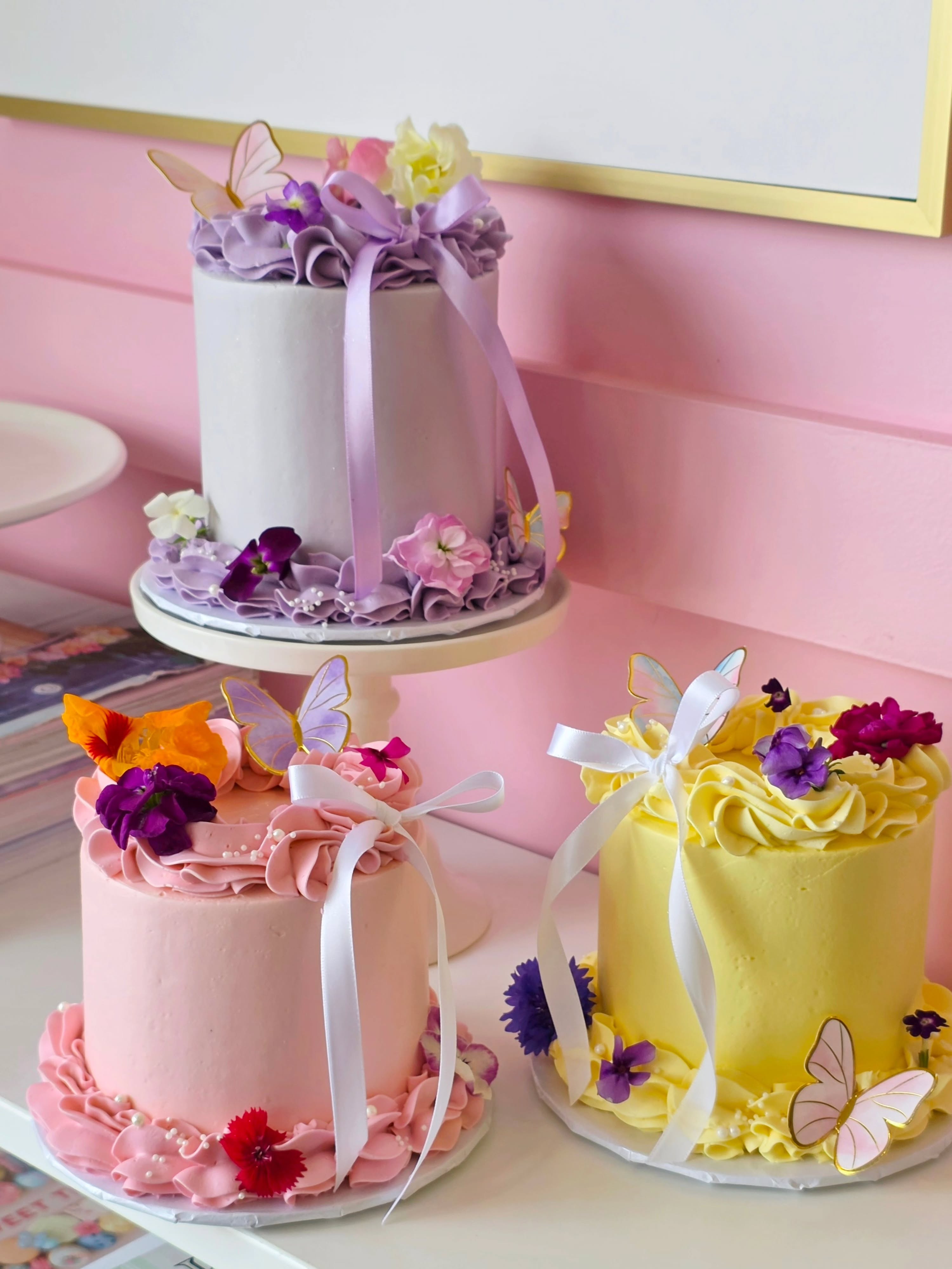 Open Sunday from 10am - 2pm for Mother's Day!
🎂 mini cakes
🧁 cupcakes
🍪 cookie cakes
🍓 treat boxes
🍋 biscuits
🎀 macarons & lots more
📍5- 5550 Lawrence Ave E, Scarborough