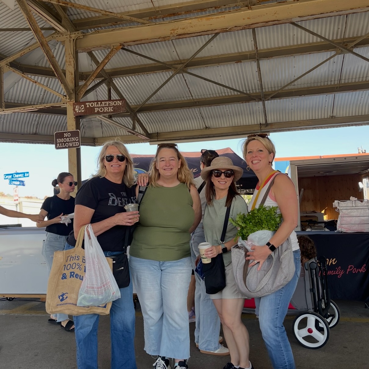 Happy Mother’s Day to the moms who make every morning brighter at the Minneapolis Farmers Market!
Between the full bags, strong coffee, and good company, Sundays are always sweeter with you.
Here to celebrate you until 1 today. 💐☕️