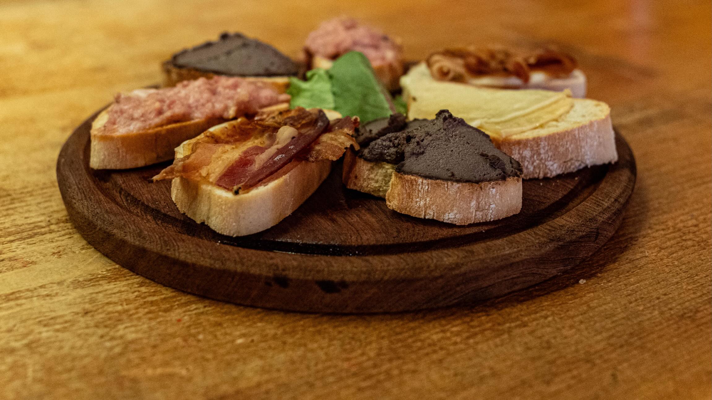 Hai giร provato i nostri crostini misti? ๐
Chiama e prenota il tuo posto a tavola ๐ท