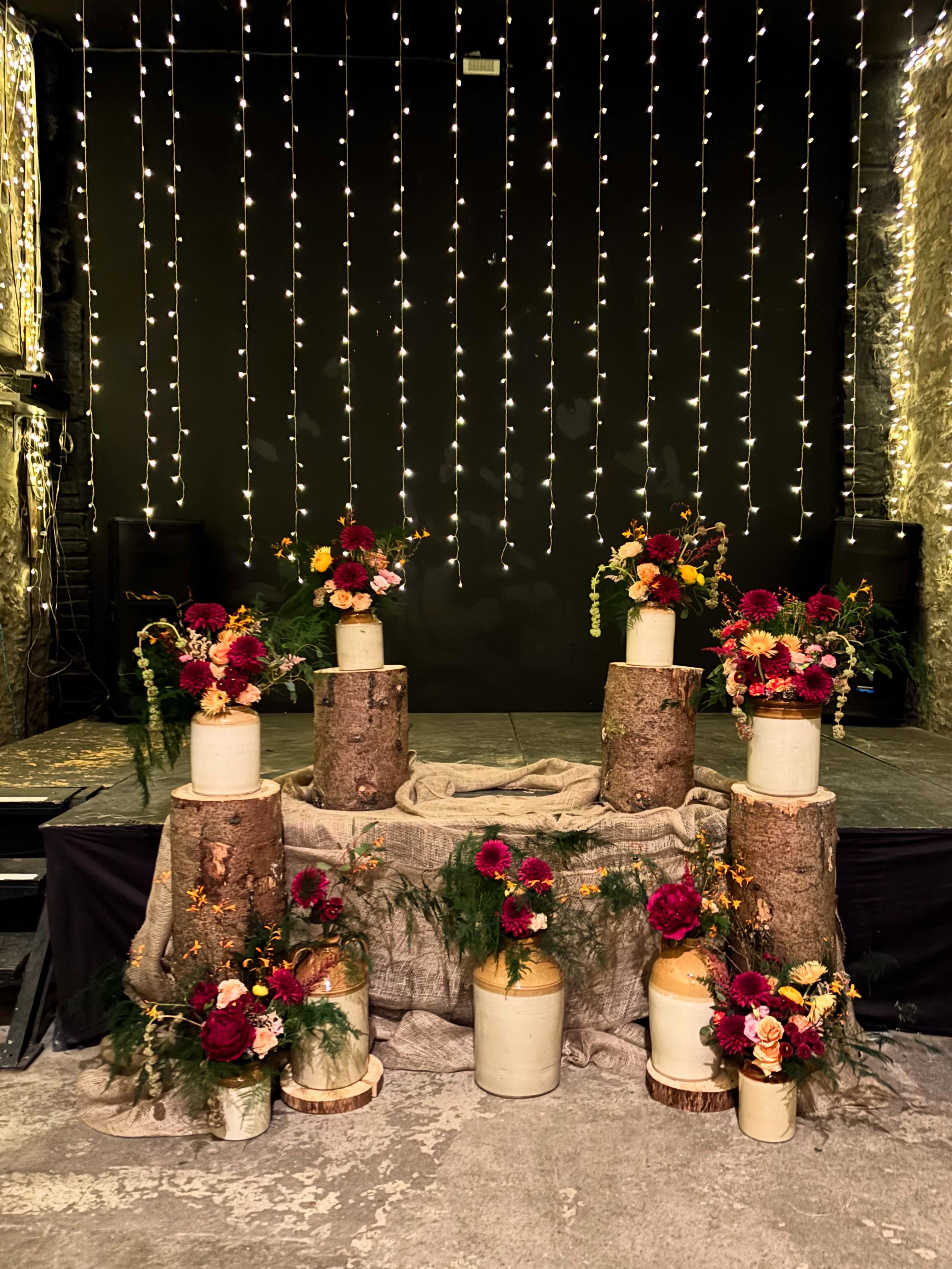 Wedding florals for the lovely Lauren + Marc on Saturday at @bogbain 🧡💒
Love love loooved doing these flowers and working out of another local venue. I hope you both had the most amazing day🥰
#highlandflorist #highlandweddingflorist #weddingflowers