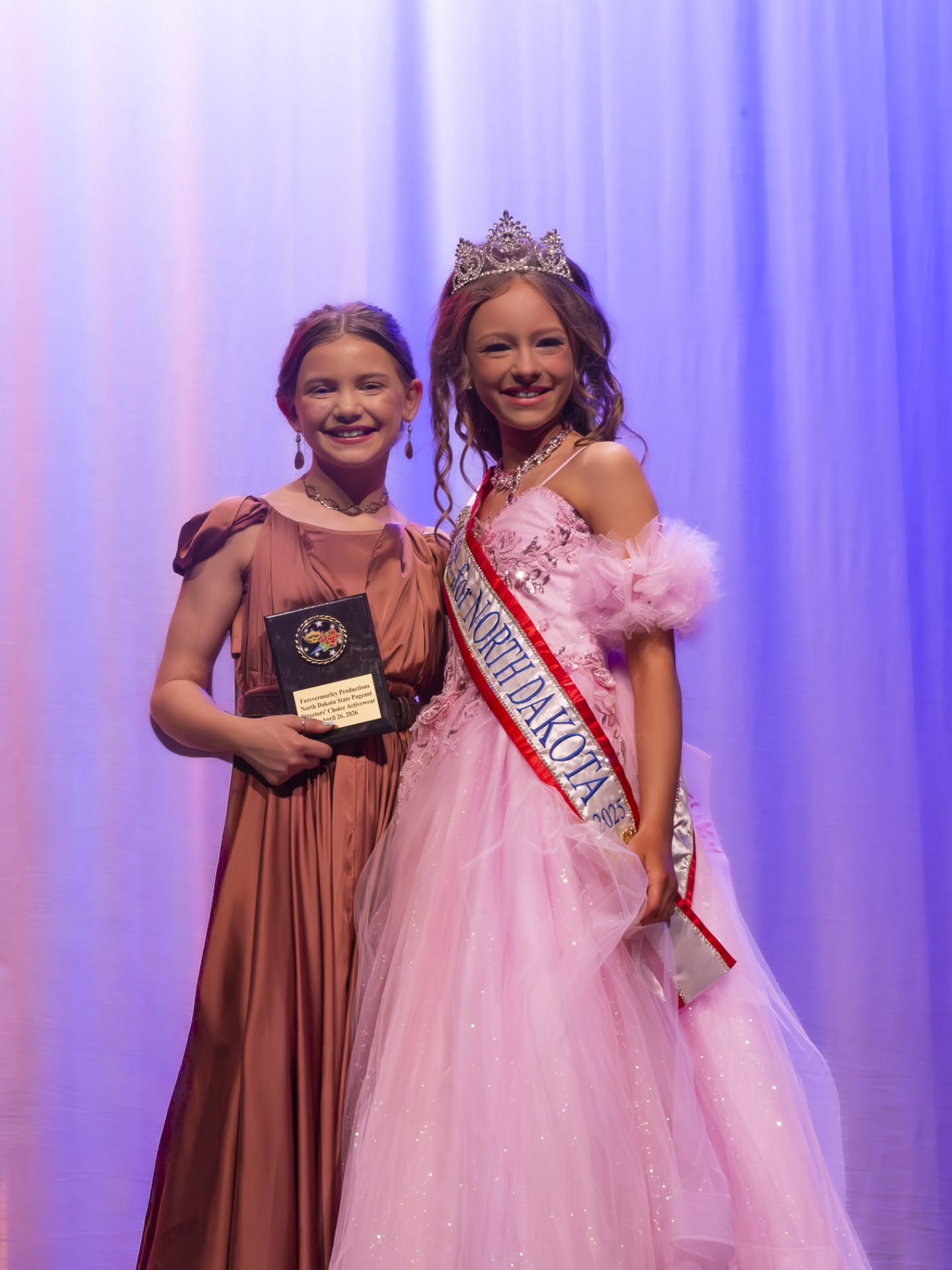 @aspenmarie_photography captured our award winners so beautifully!
Congratulations again to the Overall Onstage Question Award Winner and Directors' Choice Activewear Winner 🏆, Zoey Sveen!
We're so proud of you!
#activewear.#WeAreFamily
#Forevermorley
@zoey_sveen_nd