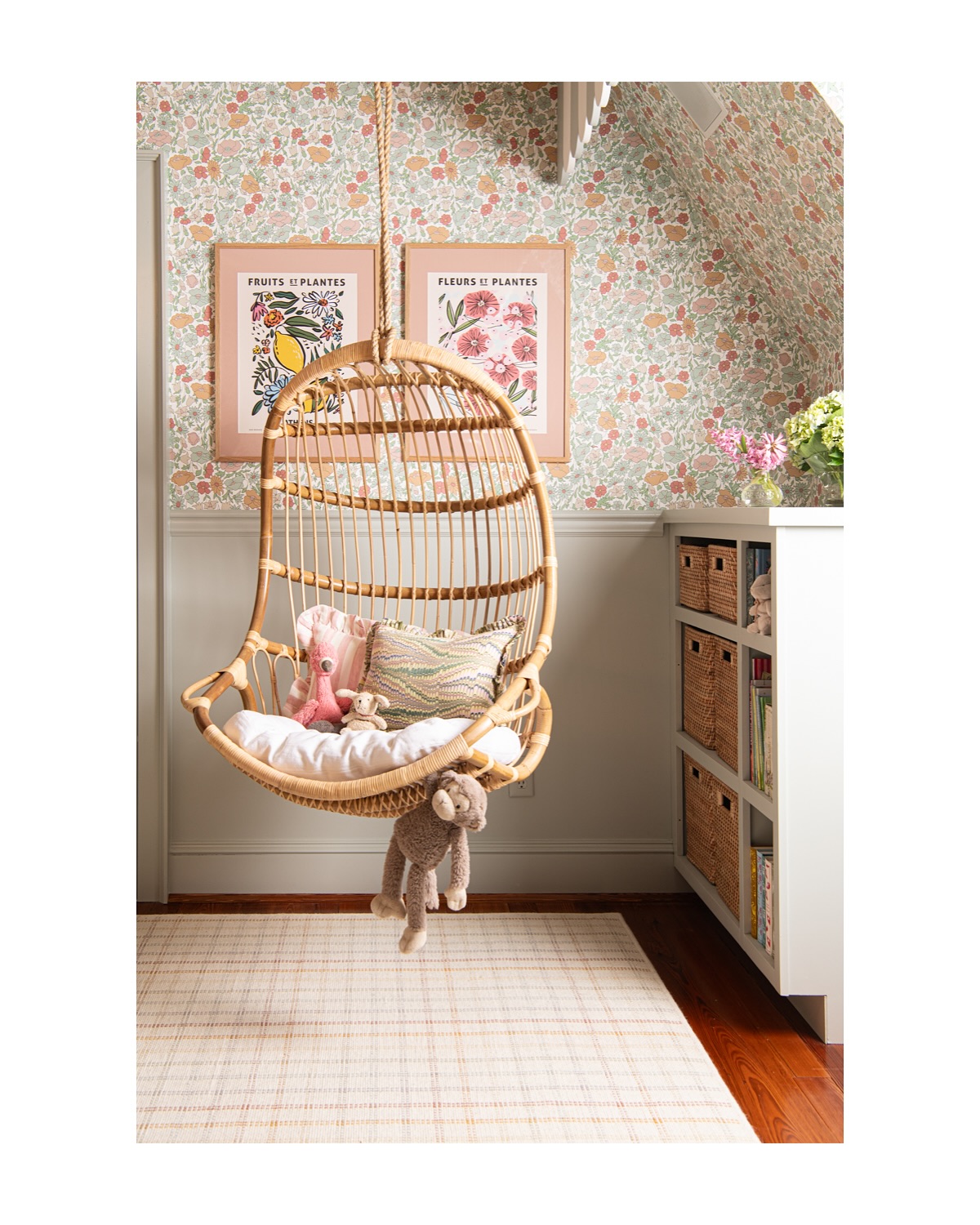 Straight up the stairs at @foundrymanor you will find the sweetest playroom. It feels like an invitation - I know it makes me long to plop a squishy toddler in my lap for a read-aloud. But the room is about more than whimsy. It is also full of thoughtful practical details that ensure function for the long term. Bravo @annmeridethdesign
This is the last weekend to tour! Proceeds support the @richmondsymphonyleague
design: @annmeridethdesign
photography: @laura_visioni