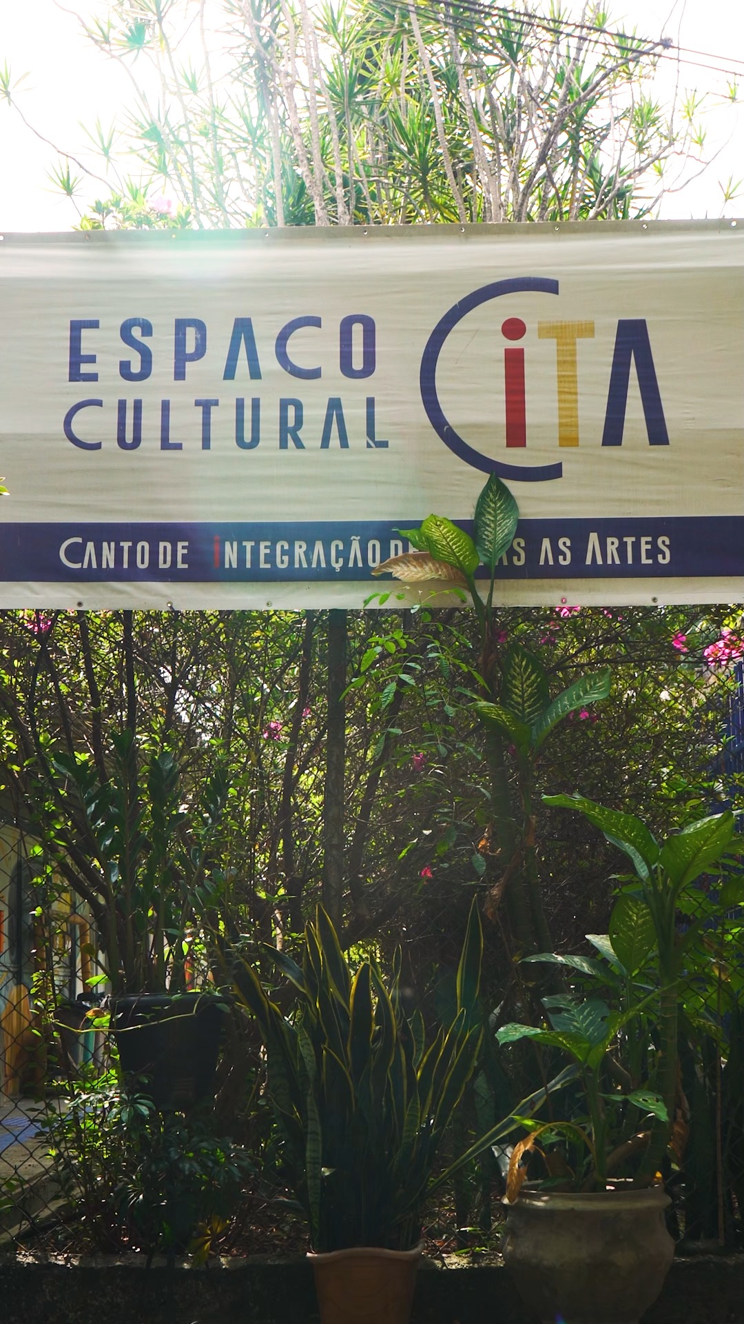 ✨ E AS PARABENIZAÇÕES CONTINUAM✨
Mais um vídeo cheio de carinho, afeto e celebrando os 15 anos do nosso querido CITA!
Obrigada, CITA, por esses 15 anos acolhendo sonhos, coletivos, artistas e fortalecendo a potência da nossa periferia.