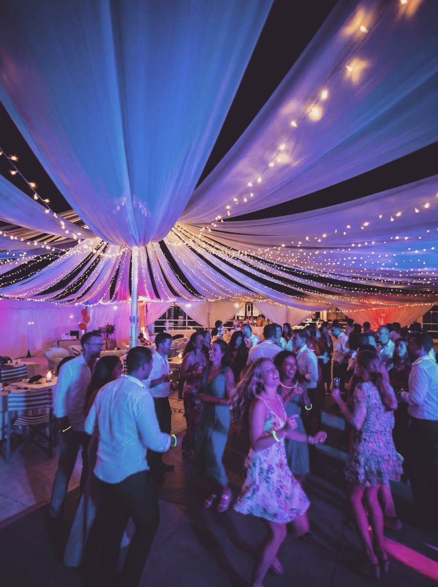 Al Bambaisa il party non segue il ritmo… lo crea ✨🎧
Alex Casini in console, vibrazioni fronte mare e quell’energia che trasforma una serata in un’esperienza da vivere fino all’ultimo beat.
#Bambaisa #ForteDeiMarmi #AlexCasini #DJSet #BeachParty #LuxuryEvent #CompanyParty #EventDJ #VersiliaNight #MusicExperience #PrivateParty #BusinessEvent #ItalianVibes