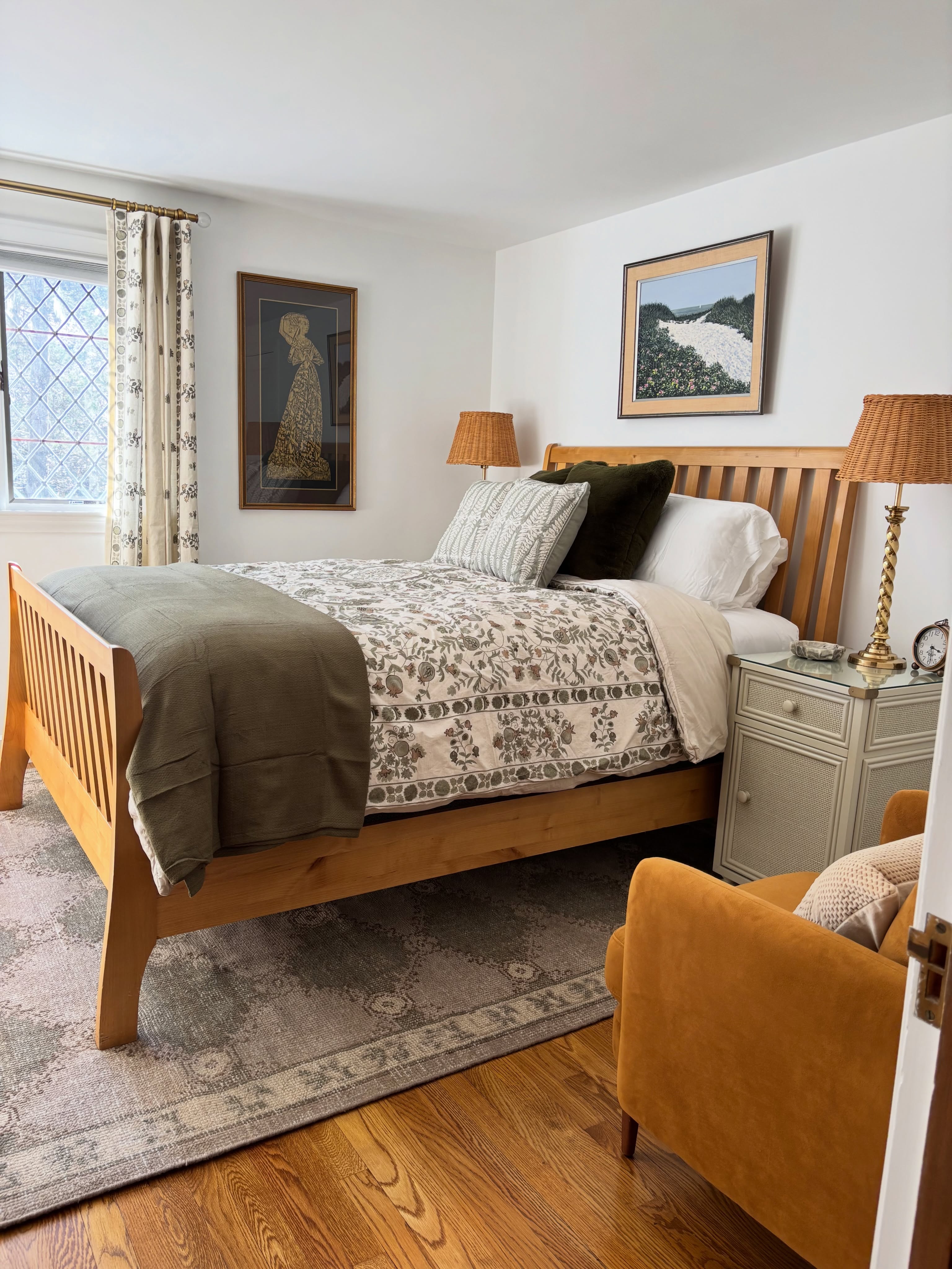 A quick little guest bedroom refresh for a client before her family arrives. We replaced the oversized dresser with a console table and 2 footstools that double as luggage racks. Appropriately sized lamps, drapes to add warmth and a pretty scalloped mirror. All to make the space functional and practical. To make the bedroom feel like a tranquil and welcoming retreat we kept the color scheme neutral with fabrics in soft greens and creams. Only issue is will the houseguests ever want to leave 😂
Swipe to see the before
.
.
.
#bedroommakeover #bedroomstyle #homedesigner #interiorhomestyle #simplystyleyourspace