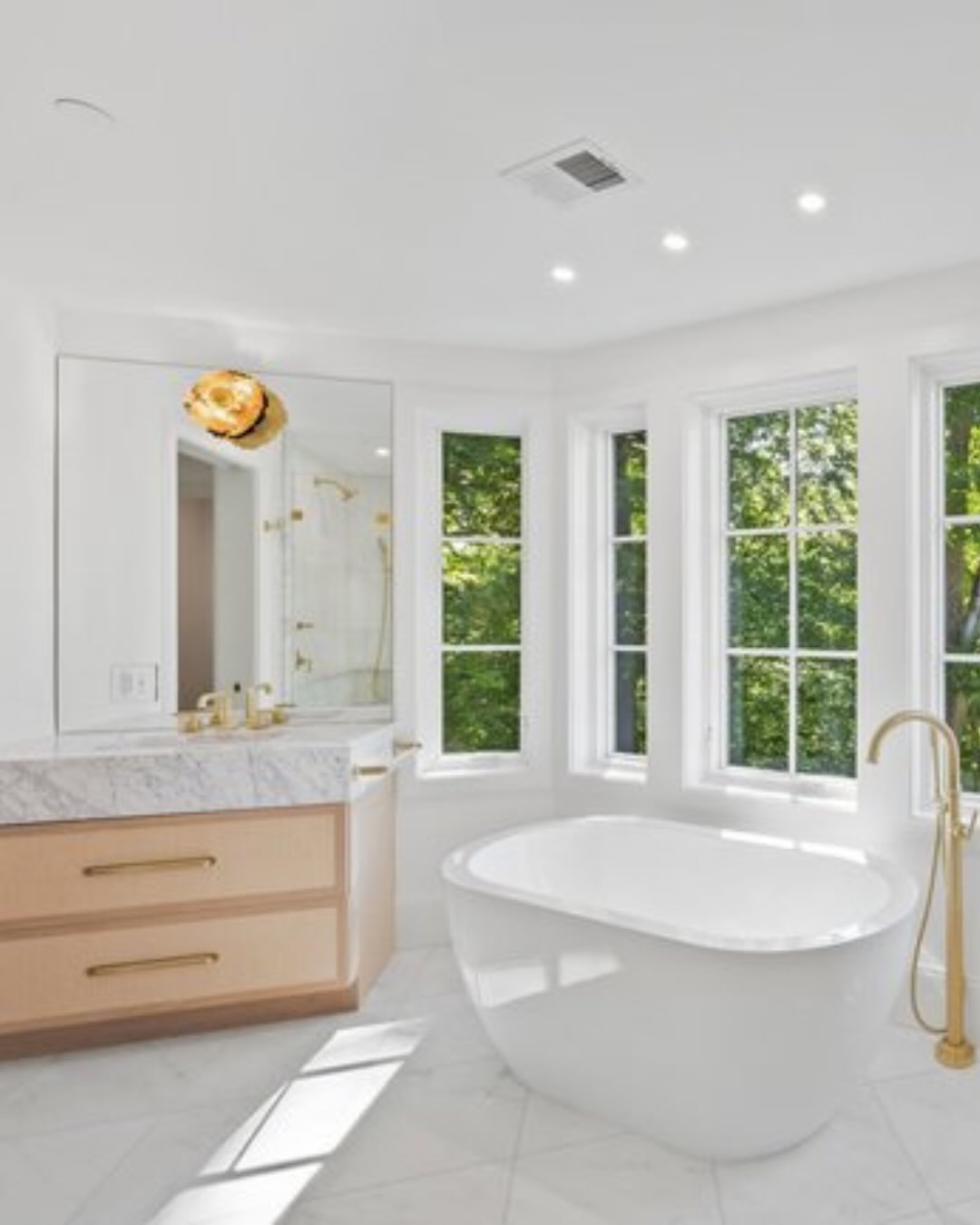 TREETOP 🌳 VIEWS for this stunning renovation & expansion by @structure.home.reinvented. Offered at $2,395,000. #bethesdamd #bethesdarealestate #coolhouses