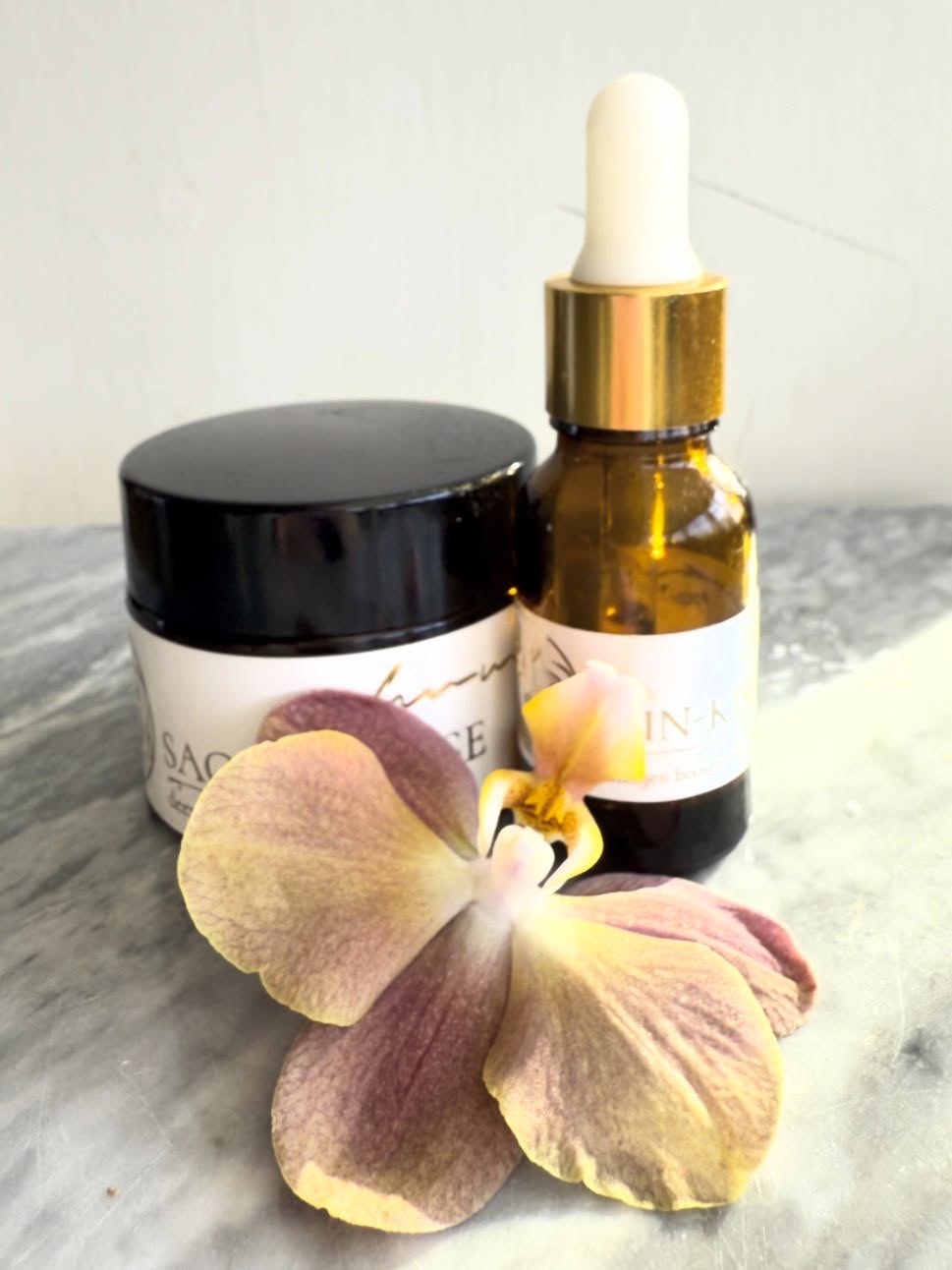 Spring skincare perfection â¨đš
I absolutely love the combination of our Sun Kissed Face Serum and Sacred Rose Cream in the spring â both beautifully infused with luxurious Rose Otto oil for the ultimate skin-loving ritual.
The secret? Apply the Sun Kissed Face Serum first, followed by the Sacred Rose Cream. The serum penetrates deeply, working on a cellular level to nourish, repair, and heal from within, while the cream works on the outer layers of the skin â hydrating, protecting, and rejuvenating your complexion.
Together, they are pure magic ⨠especially on sunny days. The Sun Kissed Serum helps protect your skin, supports natural healing from sun exposure, and helps your skin absorb the sunâs rays in a healthier, more balanced way â leaving your skin radiant, nourished, and glowing to perfection đâ¤ď¸đ
And beyond the skin benefits, Rose Otto oil is known as a beautiful heart chakra opener â inviting more love, softness, and feminine energy into your ritual. It transforms your skincare routine into a moment of self-love, self-care, and deep nourishment for both skin and soul đšâ¨
#UrbanWitches #NaturalSkincare #RoseOtto #SpringGlow #LuxurySkincare HolisticBeauty SelfLoveRitual HeartChakraHealing
