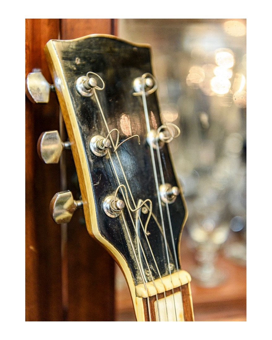 Vintage guitars, a Marshall amp, and enough character to start their own rock band. 🎸⚡
These beauties may be vintage, but we’re pretty sure they still know at least three rock riffs and one very emotional blues solo.
Interested or want more details? Send us a DM before they go on tour without you. 😉
#VintageGuitar #MarshallAmp #AntiqueFinds #RocknRollVibes #MusicLovers