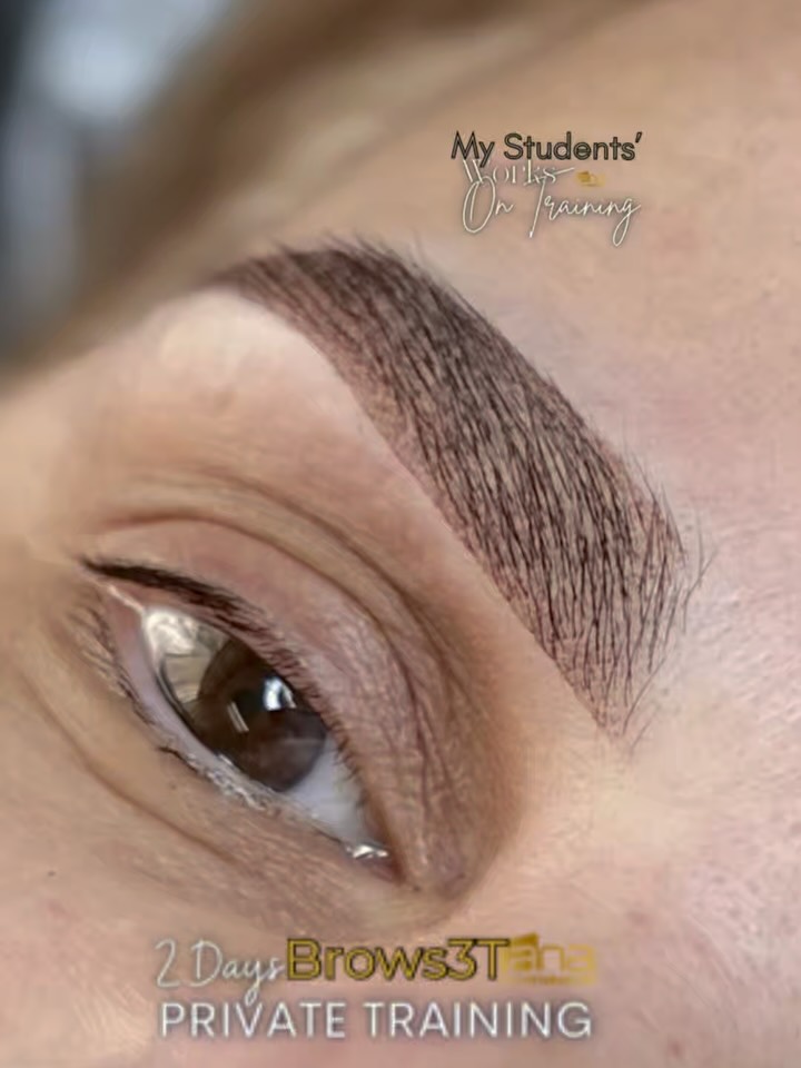 💥Master BROWS 3T - 2 días (Curso de Micropigmentacion de Cejas donde aprenderás a realizar las únicas 3 Técnicas:
✅Microblading vs. Nano Brows
✅Microshading - Combo Brows
✅Ombre Powder Brows & Brows Correction
💥Lip Blush - 1 día (Incluye Neutralización de Labios Naturalmente Oscuros, Aquarella Lips y Lip Tattoo Blush)
💥Eyeliner Tattoo - 1 día (wing eyeliner, efecto cat eye, sombreado de párpado superior y eyeliner inferior)
👌Promoción Especial Curso Grupal ✨Master Brows 3T ! todo incluido (Kit Profesional con Máquina , certificación y soporte online de por vida)
✅ Cursos Privados: Elija las fechas desde ya en función del horario disponible y de su conveniencia.
Estamos ubicados en
📍6220 South Orange Blossom Trl. Suite 169. Orlando Fl 32809
✨C U R S O G R U P A L
Solo 4 estudiantes por Curso
☑️ disponibles un fin de semana al mes
✨C U R S O P R I V A D O
☑️Entrenamiento Intensivo 1:1 basado en la agenda y disponibilidad.
La duración de cada Curso depende de la Tecnica que desees aprender.
Así, cada técnica la aprendes en un dia entero y solo el Curso de Micropigmentacion de Cejas “BROWS 3T” por abarcar 3 Tecnicas y más contenido dura 2 días
✅Próximo Curso Grupal ( Master Brows 3T), calendario Junio
🕙 Junio 13 y 14, 2026
✅Horarios para todos los cursos :
🕐 10 a.m. to 6 p.m.
✨ Para citas y más detalles sobre todos los servicios y capacitaciones link en bio o @anabrowsmaker en RRSS y website
Hablamos español e inglés / we speak English and Spanish
#ombrebrowshading #microbladingacademy #browsmasterclass #permanentmakeupbrows #ombrepowderbrowstraining
