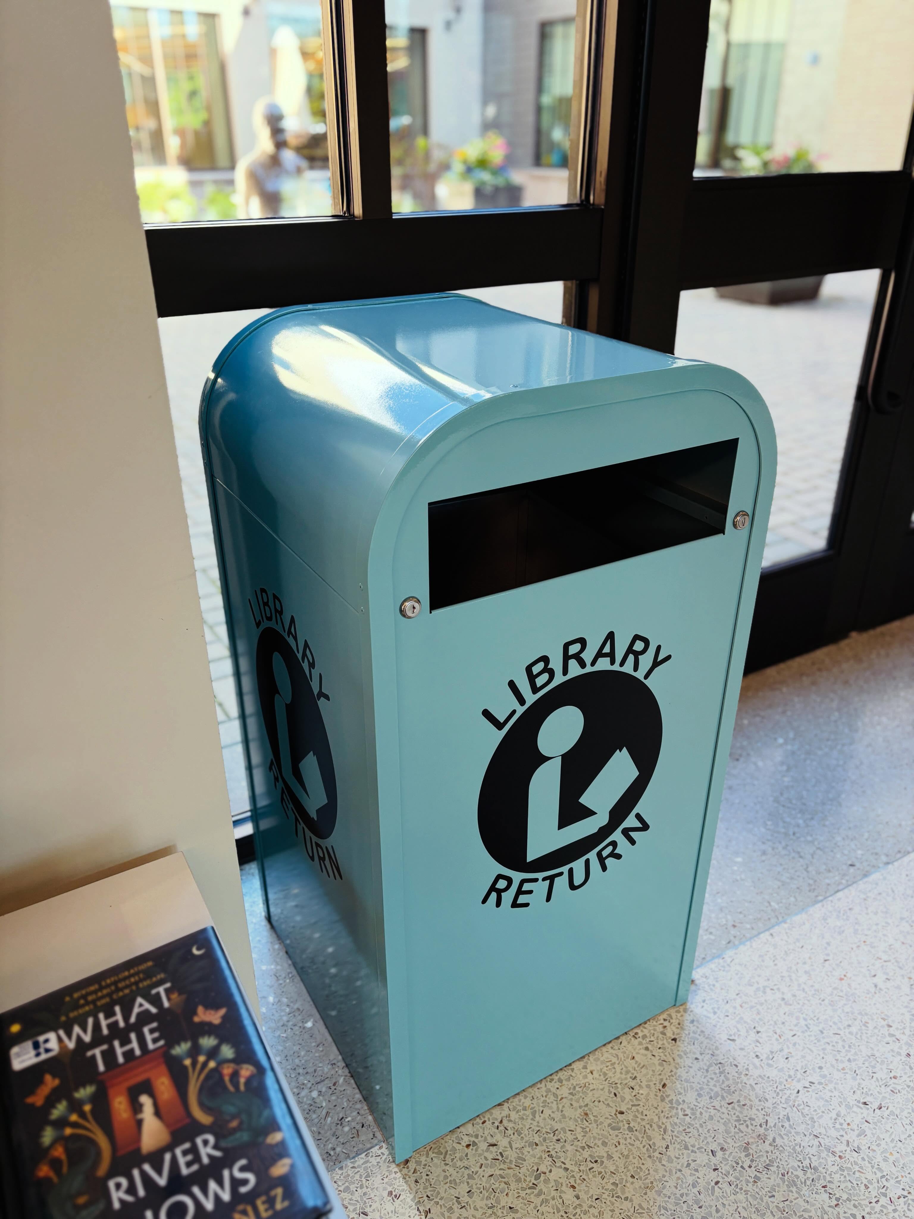 Have you seen the new (super cute) indoor book return? This was a desire of the Amy Van Andel (Ada) Library that was outside of the @kentdistrictlibrary budget and the @adalibraryfriends were happy to step in and provide the funds. 🙌🏻
Thank you to everyone who has donated & purchased gently used books, become a Friends member, volunteered or made a donation! Every little bit helps! 💛
Do you love the Ada library and want to get more involved? Become a Friend! (Link in profile.) Our annual Friends Member meeting is quickly approaching on May 18th.
#adavillage #loveyourlocal #libraryfriends #kdl #adalibrary