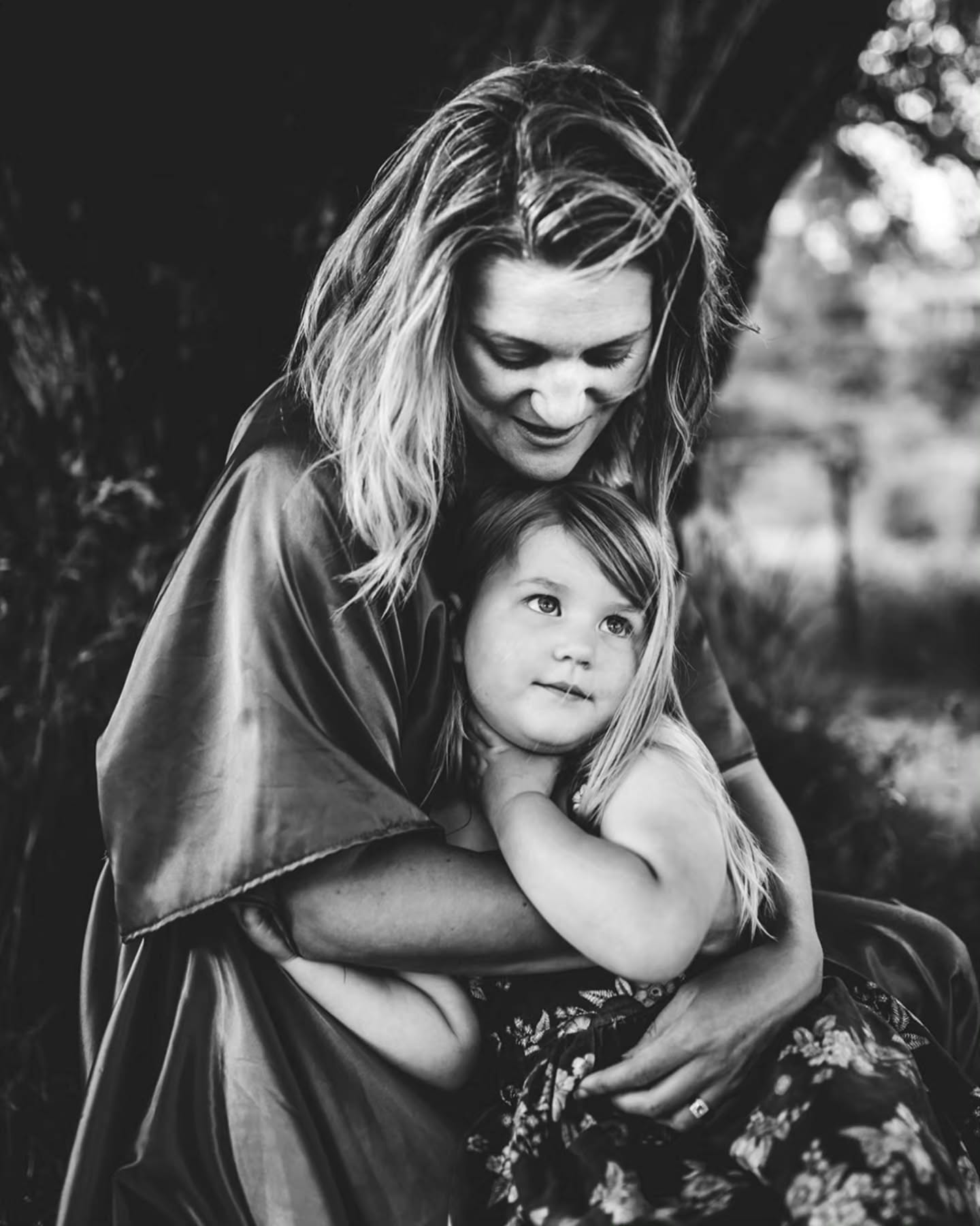 Oof! I feel this one! The beautiful words and observations of @elizabeth.dorahy really call into the light the paradoxes that exist in the parenting realm!
The duality of parenthood is so acute with the fast and slow, the roller-coaster of emotions and feelings, the contradiction of holding two truths at once! Its complex and rich in all its experiences (even those that feel uncomfortable or down right infuriating!)
I'm curious about your dualities! What are the contradictions you've experienced on your child-raising journey? Have there been moments that have brought up competing feelings?
#parenting #portraitphotography #parentingquotes #mumlife #parentlife