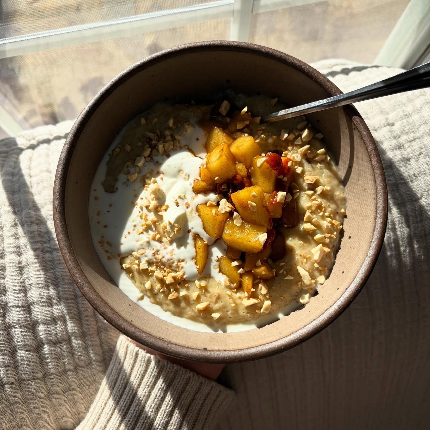 some beautiful, nourishing foods I’ve prepared for mothers these past few months 🌞 sometimes I have to pinch myself that I get to do this for a living 🤍 heading to the sea now to rest and fill up my cup xx