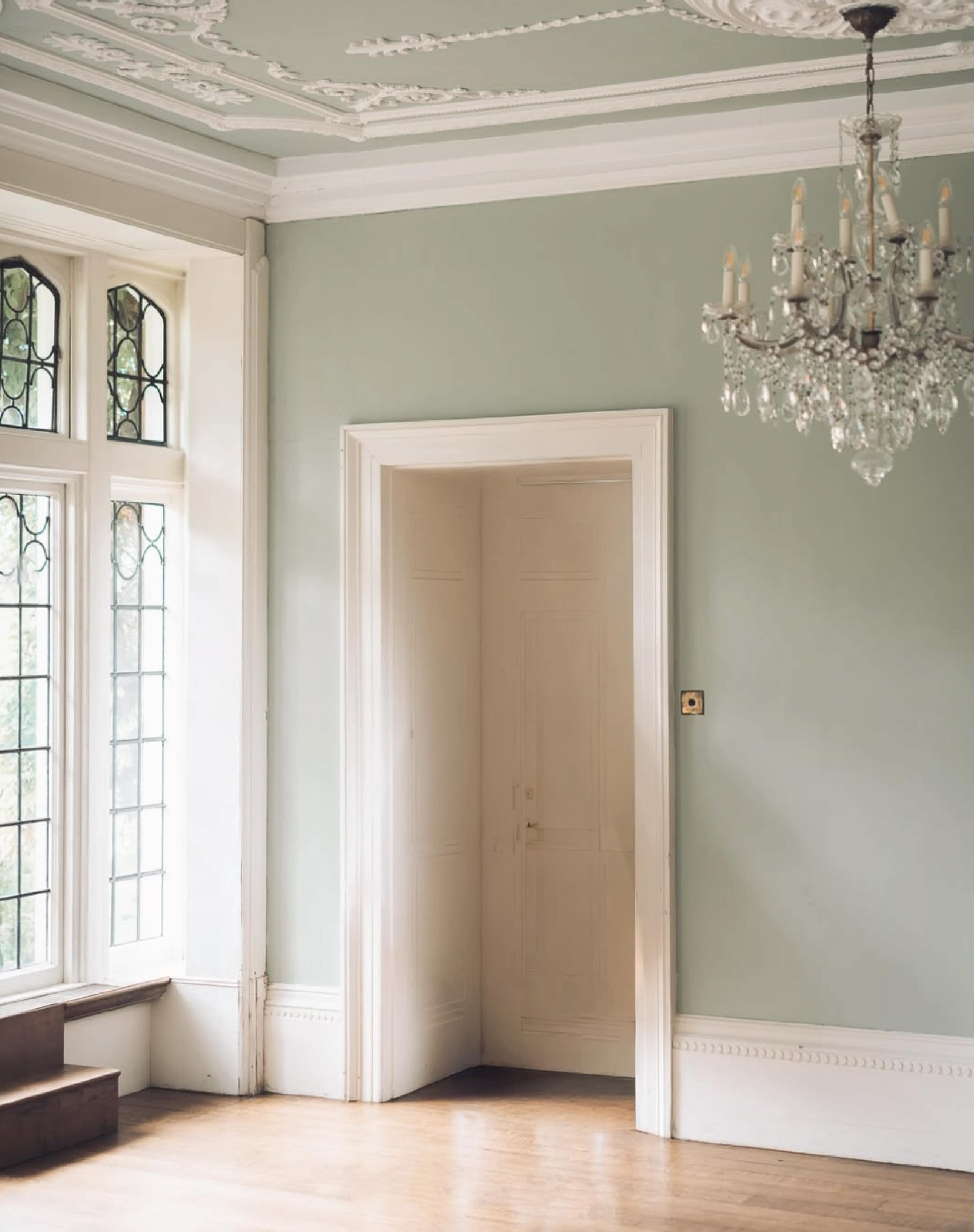 There’s something about Flore House that makes every frame feel like a story.
.
From soft morning light pouring through leaded windows to sweeping parkland and quietly majestic interiors, it’s the kind of place where photoshoots become something more — slower, softer, more intentional.
.
Think romantic bedrooms, freestanding baths, 19 acres of gardens, and that rare kind of stillness you can actually feel.
.
Not just a location…
.
#photoshootlocation #editorialphotography #ukphotographer #visualstorytelling #londonphotographer