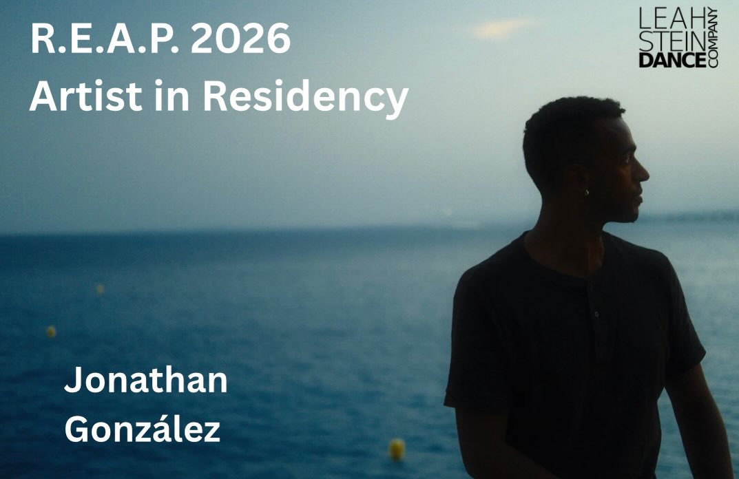 The Art Room Studio is pleased to welcome Jonathan González @thirdlyrelevant for our 2026 R.E.A.P. Artist Residency! ✨
Jonathan González is a choreographer, artist, and writer whose interdisciplinary practice engages site, sensation, memory, and embodiment as core materials of performance. Working across choreography, installation, sound, image, and text, González explores how embodied practices shape spatial, cultural, and perceptual experience. Their work has been presented internationally in museums, performance spaces, and public contexts and often centers collaborative methodologies that examine how collective bodies negotiate atmosphere, duration, and shifting environments. González is the author of Ways to Move: Black Insurgent Grammars (Ugly Duckling Presse, 2025), a book that extends their choreographic thinking into prose and poetic form while exploring Black geographies, racialization, and creative practice. Recent and forthcoming projects include magic hour–golden time for the Whitney Biennial and The Strikebreakers for the 59th Carnegie International.
Photo by Rudy Gerson