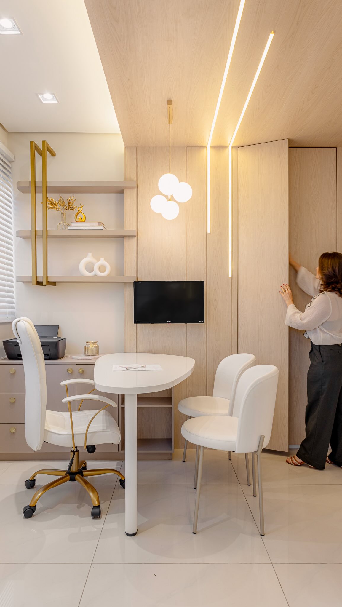 Projetar uma clínica vai muito além de metragem, fluxo e detalhes técnicos. No fim, o espaço precisa fazer as pessoas se sentirem bem! ❤️🩹
#ArquiteturaComercial #ArquiteturaParaClinicas #clínicamédica