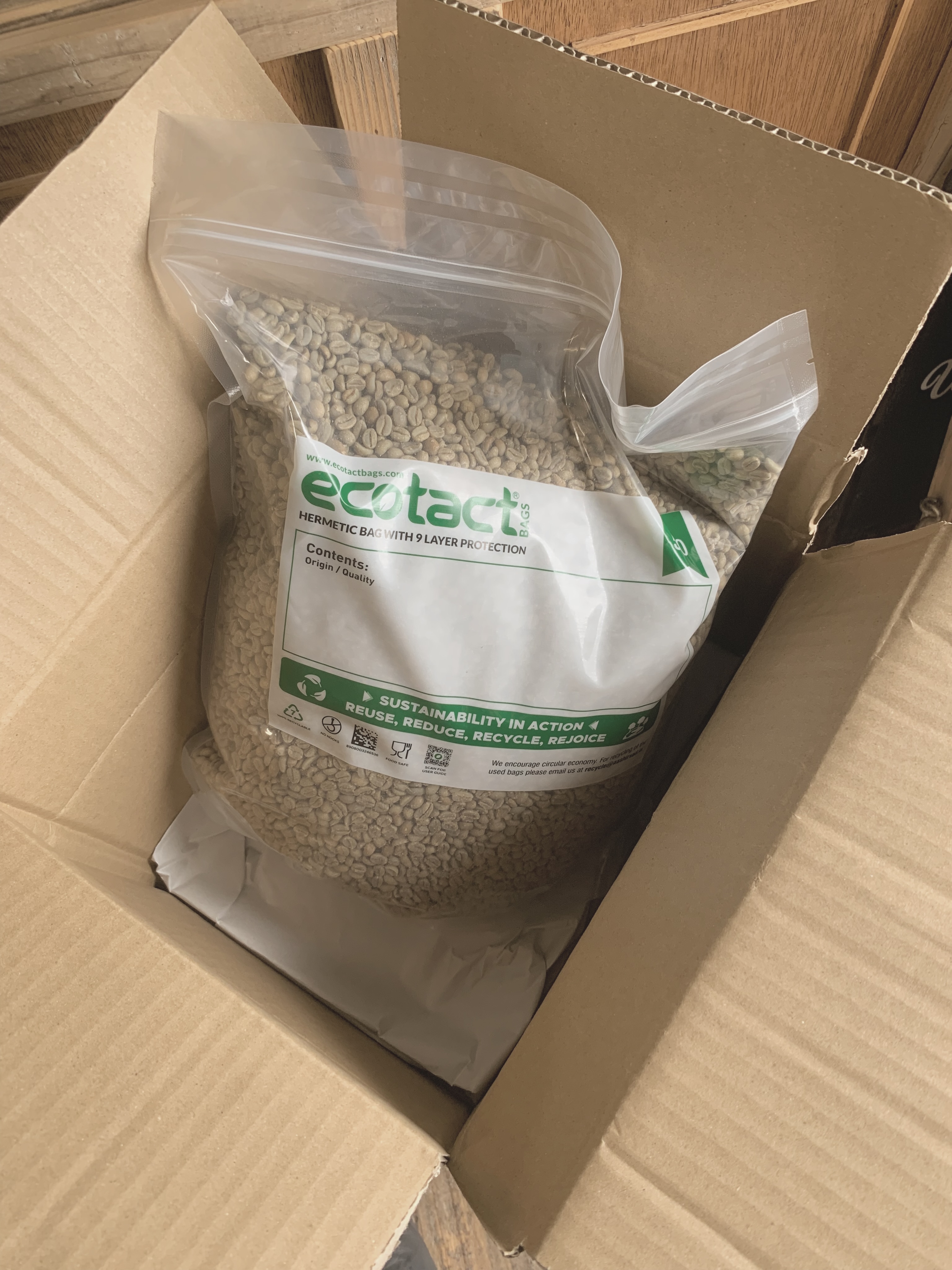 新しいエチオピアの生豆が届きました。
テスト焙煎が楽しみです。