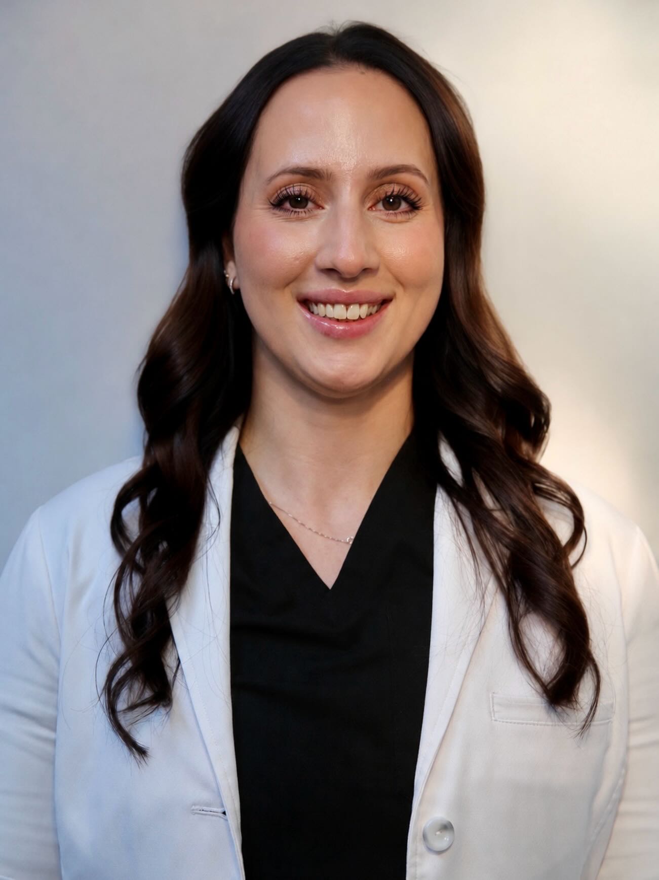 Welcome to the team, Jessica!
A board-certified Family Nurse Practitioner with over a decade of nursing experience, Jessica brings a strong background in emergency medicine, vascular surgery, and urgent care—now specializing in dermatology with a focus on skin health, prevention, and early detection of skin cancer.
She earned both her BSN and MSN from Northern Arizona University, with a focus on rural and underserved care through the Rural Health Professions Program and the Southern Arizona Area Health Education Center. These experiences shaped her commitment to accessible, patient-centered medicine.
Known for her calm, compassionate approach, Jessica prioritizes meaningful patient connections and creating comfort in every visit.
A Tucson native, she enjoys yoga, travel, cooking, trying new foods, and spending time outdoors with her husband Kyle and their four dogs.
#SpecialistsinDermatology #TucsonArizona