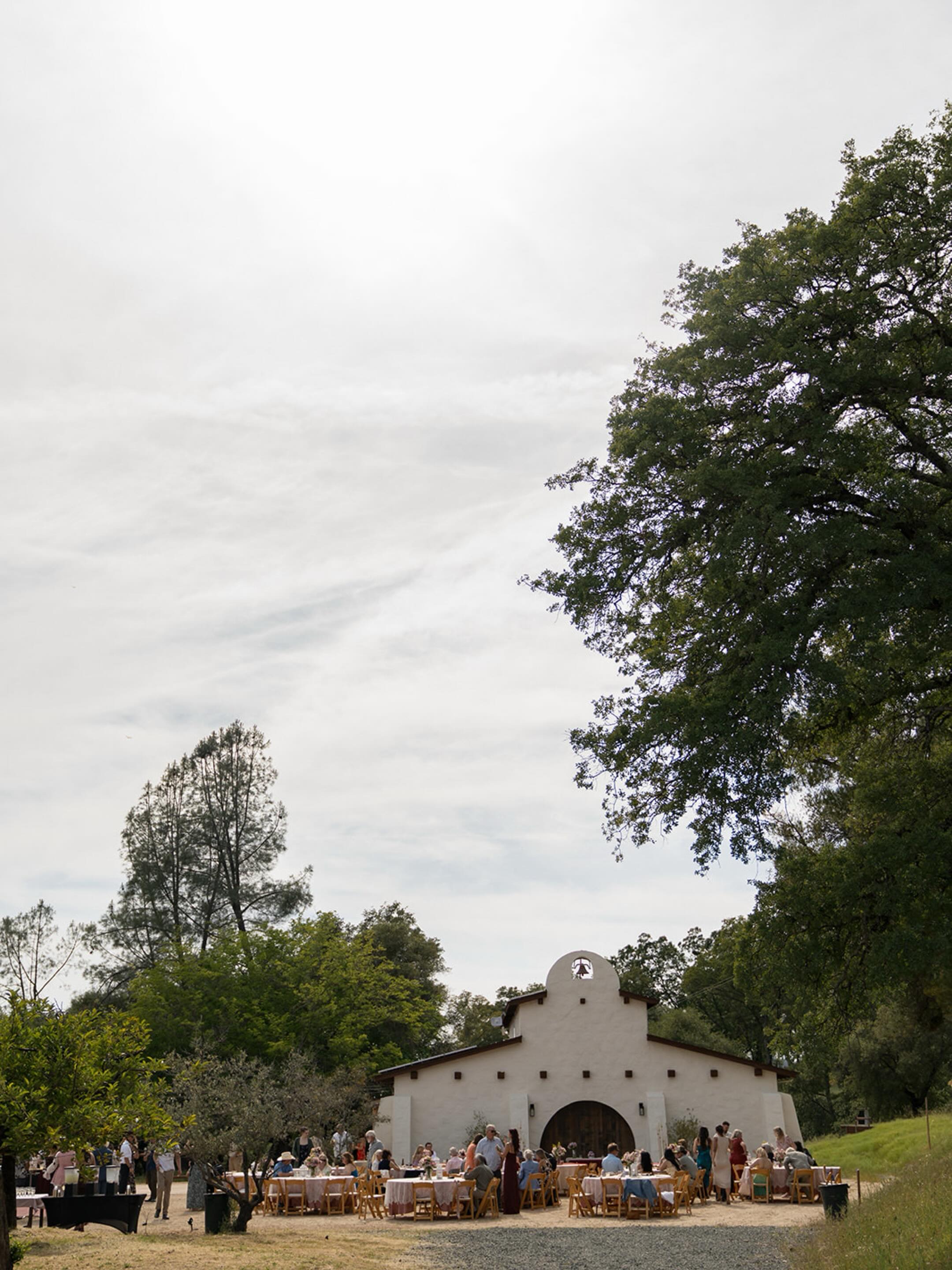 sneak peeks for K+J
literally the most darling pair with the most romantic love story - can we do it all over again???
venue: @frenchtowninn_weddings (a hidden gem)
planner: @sixpenceelopements
DJ + Catering + more: @eventadvantage
dress: @miosabride