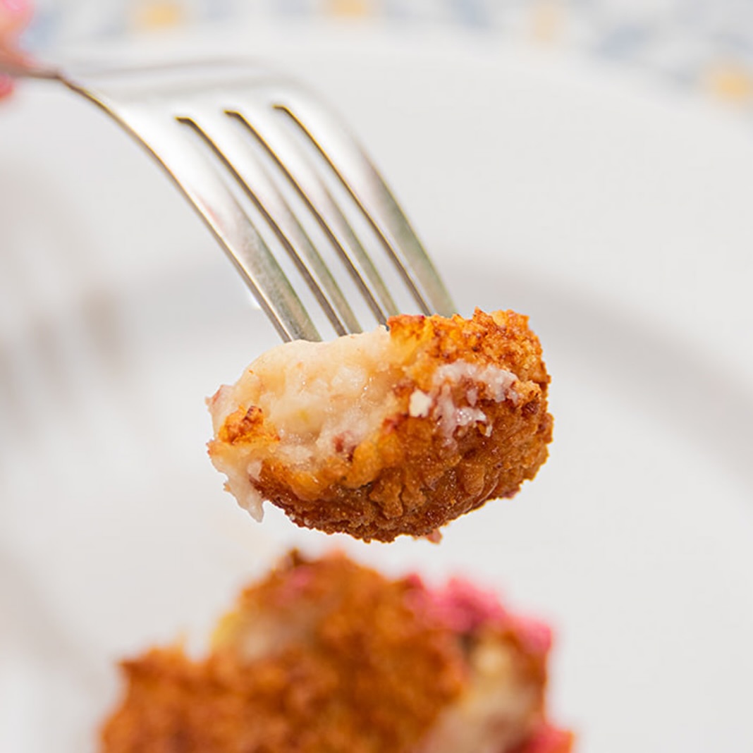 Todo empieza aquí… y empieza MUY bien… ✨
Las croquetas de jamón caseras y nuestras Chistorras de Navarra son las entradas perfectas para compartir.
#Aranjuezsteakhouse #Madrid #restaurante #foodlover