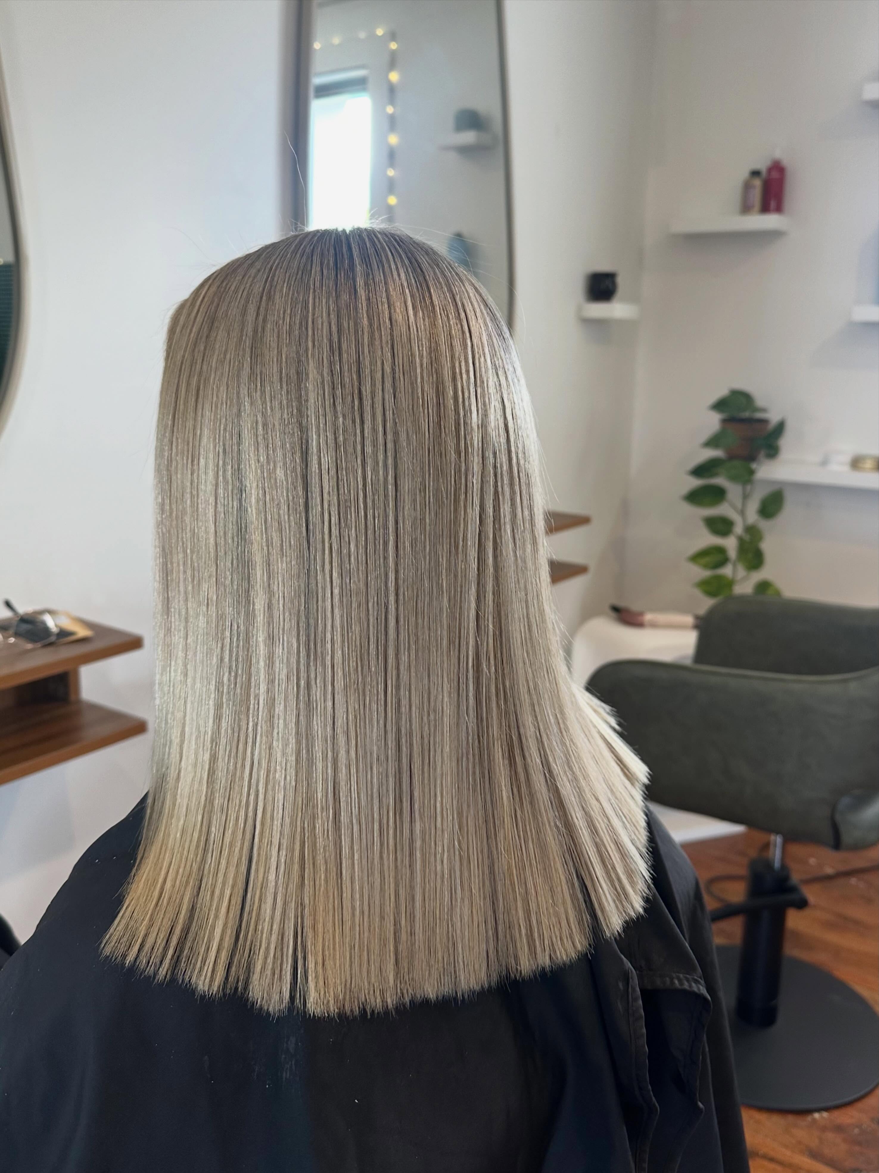 Second round of nanoplasty & the shine just keeps getting better โจ
Smoother, softer, healthier-looking hair with every visit ๐ค
#yuduyuhairsalon #nanoplastytreatment #waihekeisland #waihekehairsalon