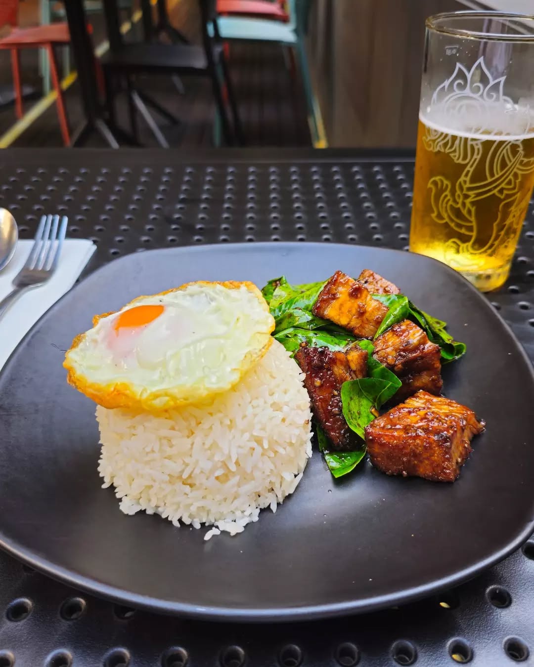 Name a better combo… we’ll wait! 👀🍜🍺
Fresh off the wok, straight to your table, paired with an ice cold Singha during Happy Hour; it doesn’t get much better than that.
City done right, book your table now via the link in bio!
#MelbourneCBD #ThaiFoodMelbourne #MelbourneLunch #PokPokJunior #AsianStreetFood