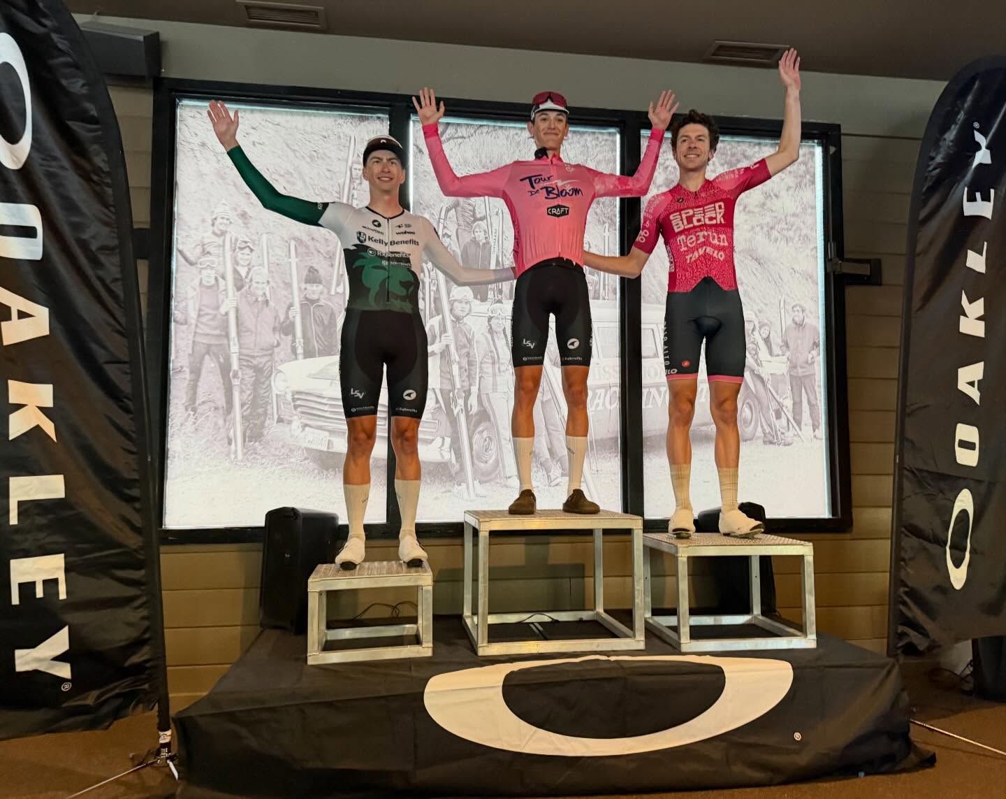 Stage One: Mission Ridge Hill Clmb
🥇Cameron Hampton - @kbscycling
🥈Nathan Martin - @speedblockterunprocycling
🥉 Ben Stokes - @kbscycling
Big thanks to @oakleybike for the podium sunnies!
#tourdebloom