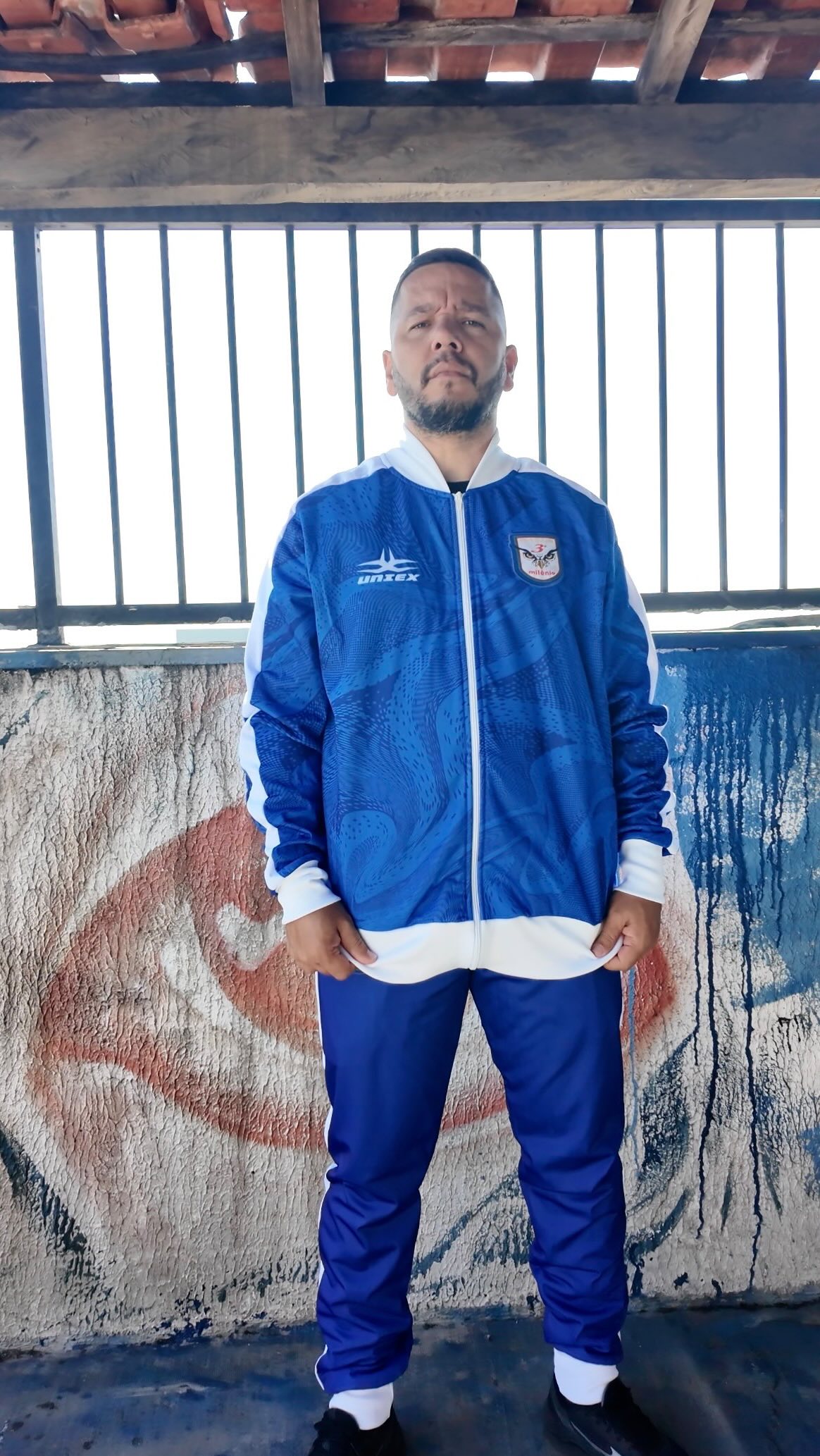 O AGASALHO SLIM! 👕
O agasalho modelo SLIM foi desenvolvido para quem busca estilo, conforto e acabamento premium em uma única peça. ⚡
Com design moderno e caimento impecável, o modelo se destaca pela sua gola retilínea e punhos retilíneos, trazendo um visual mais elegante, esportivo e alinhado para qualquer ocasião.
Os detalhes exclusivos elevam ainda mais a identidade da peça, entregando personalidade e autenticidade em cada acabamento.
SLIM não é apenas um agasalho.
É presença, identidade e estilo dentro e fora do jogo. 🔥
📲 Acesse o link na BIO e garanta seu agasalho numa arte totalmente exclusiva!
#SejaOusado #UseUniex #AgasalhoSLIM
