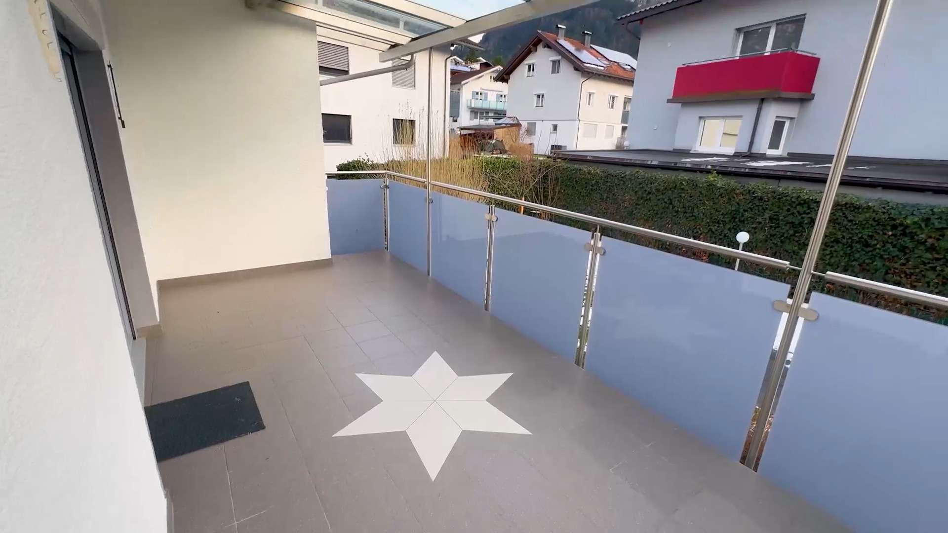 🏡 Großzügiges Einfamilienhaus in Bludenz zu verkaufen – Ihr neues Zuhause wartet auf Sie! 🌿
Dieses charmante Einfamilienhaus bietet auf vier Etagen jede Menge Platz und Flexibilität – ideal für große Familien oder auch zur Mehrgenerationennutzung. 🏠 Mit 3 gut ausgestatteten Küchen, 3 Bädern und insgesamt 9 Zimmern bleibt kein Wunsch offen.
Das Haus ist sofort bezugsbereit – perfekt für all jene, die schnell einziehen möchten!
Jetzt besichtigen und Ihr neues Zuhause finden!
Besichtigungstermine und weitere Infos direkt bei:
Nico Troy 📞+43 664 8247126 📨 nico.troy@bb-immobilien.at 🌏https://www.bb-immobilien.at/haus-kauf/bb-25-01112
#FreiraumFürIdeen #immobilien #realestate #hauskauf #bludenz #investment #vorarlberg #immobilienvorarlberg #eigenheim #wohneigentum #Einfamilienhaus #HauskaufVorarlberg #HausMitGarten #WohnenImGrünen #Traumhaus