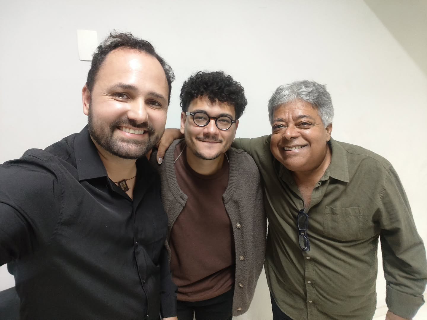 Essa foto ficou legal!! Com @amaurifalabella e @danilomoura_ no espetáculo Giro de Alento de Amauri Falabella... É bom fazer arte com vocês!