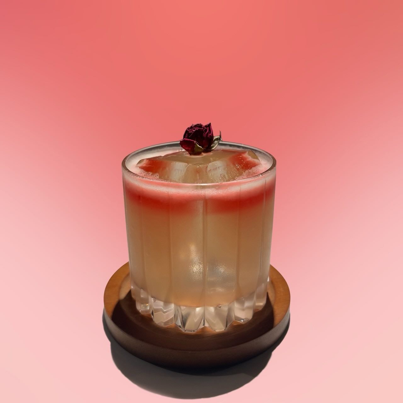 5月Re:Creation
Peach glitch
Paloma twist -lighter, softer, almost sunset-like.
Bright grapefruit and lime with gentle peach sweetness, finished by a herbal tea infused Don Julio float that slowly opens up aroma with every sip.
#tokyo#shinjuku#新宿#西新宿bar#新宿bar