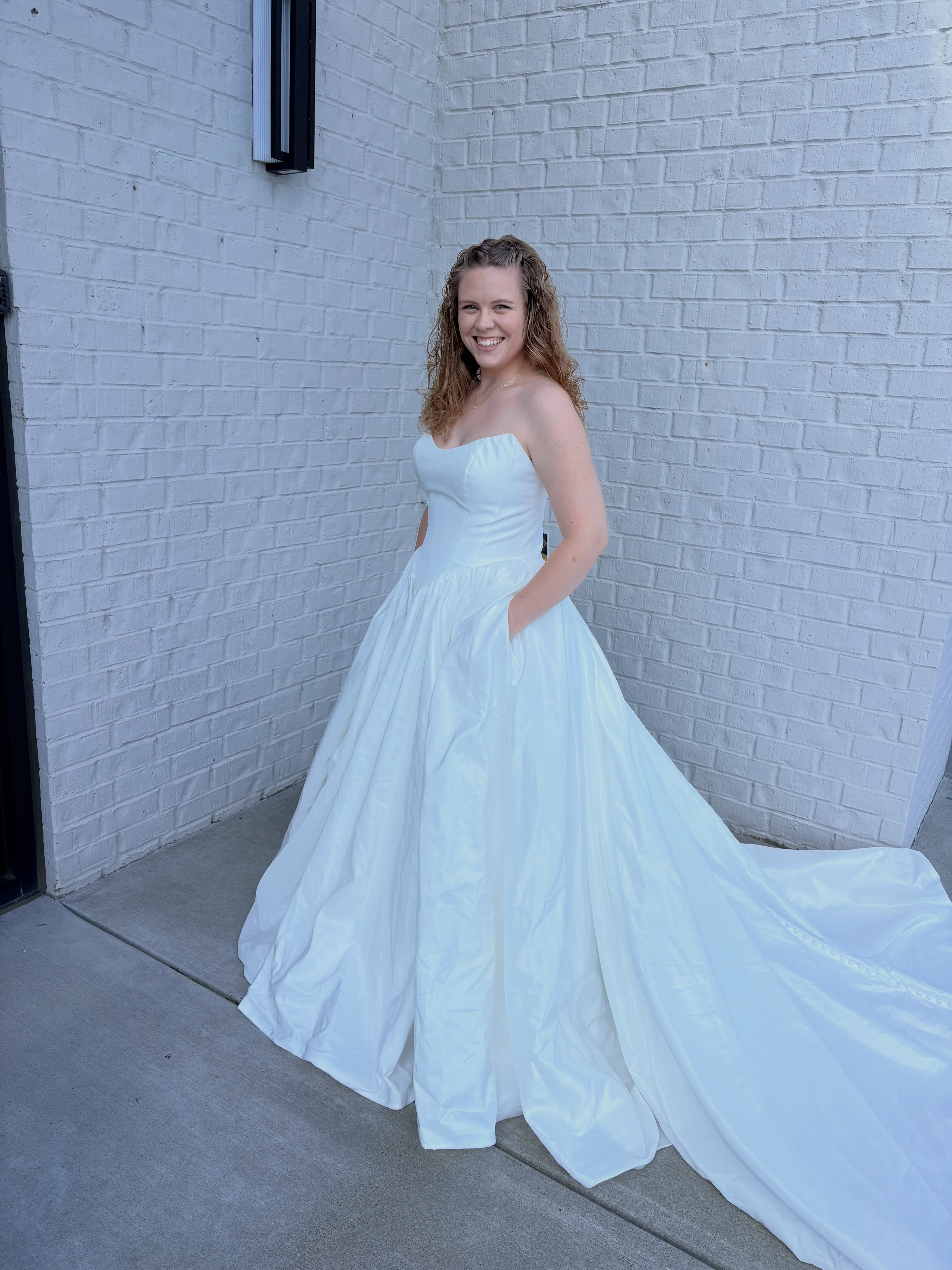 Another Trunk Show Favorite 🤍
.
There is just something about a basque waist. And Eddy K knows how to do them perfectly ✨
If you haven’t booked your appointment for our Trunk Show don’t worry we have a couple appointments left for this weekend.
.
Click the link in our bio to book today! 🔗