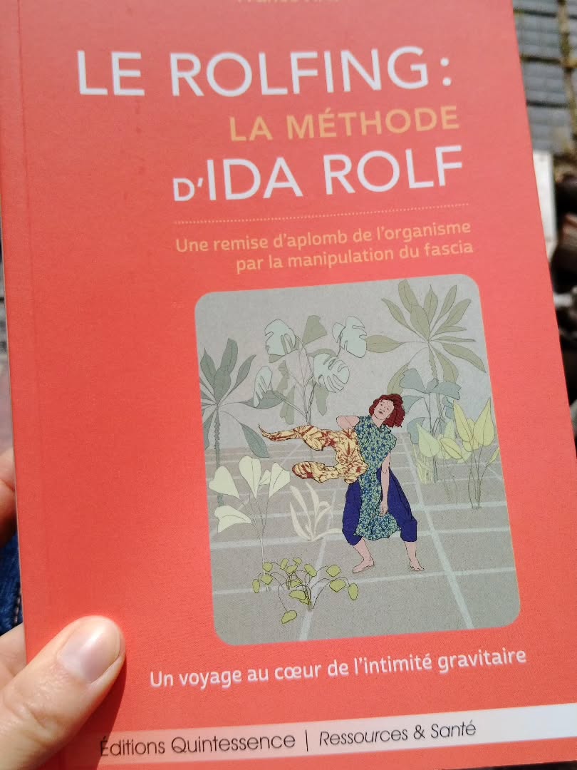🌞Pause lecture au soleil
Si vous avez lu mon dernier post, au sujet des #fascias, je suis en plein dedans !
😍Ces tissus nerveux sont incroyables, et surtout un axe de travail intéressant pour réguler le stress métabolique et le système nerveux...
✨Axe utilisé dans ma pratique de #sophrologie , en #soinenergétique bien sûr mais pas que !
Découvrez le #magnétisme, les soins de rééquilibrage et le soin #HEP @hep_officiel très complet !
👍Vendredi, nouveau post pour bien nourrir ces tissus et améliorer leur fonctionnement