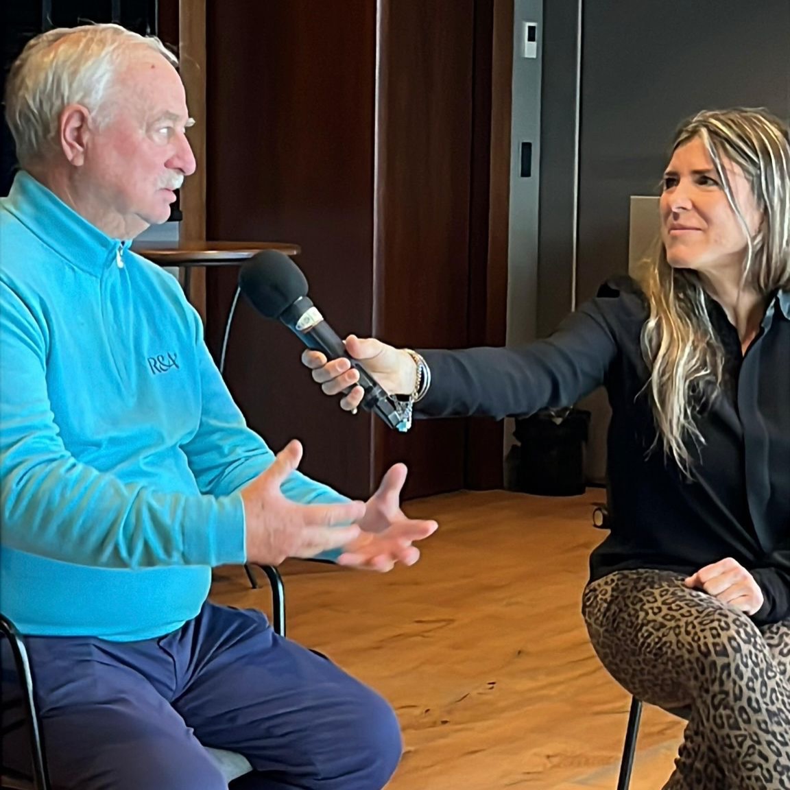 Mark Lawrie (The R&A) visitó el predio donde la @aug_uy espera crear un flamante Driving Range público en Montevideo 🇺🇾.
El Regional Managing Director The R&A para Latinoamérica y el Caribe, fue entrevistado por Pablo Carrere (Diario El País), Eduardo Payovich (Semanario Búsqueda) y Carina Spera (AUG).
The R&A estuvo interiorizándose sobre el nuevo Driving que estará ubicado en Parque Roosvelt (a 5 min del aeropuerto) y será el primero apto para todo público con el objetivo de seguir desarrollando el deporte en el país.