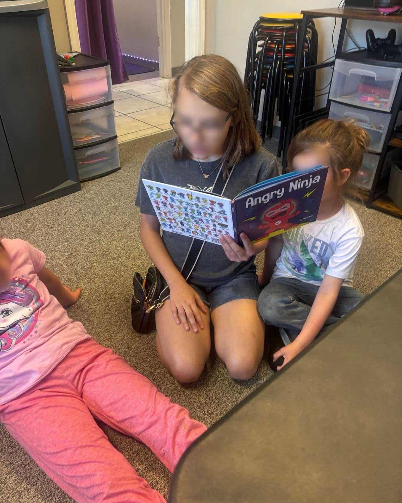 📚 Moments That Matter 📚
Taking turns reading isn’t just story time fun. It helps build communication skills, confidence, patience, listening, and peer interaction skills too! Watching our kiddos cheer each other on, wait for their turn, and proudly read their parts is what these moments are all about.
Every page turned is another step in learning and growing together. 🌟
#MomentsThatMatter #CrunchtimeCollective #LearningProgramsForKids #SouthcentralKY
