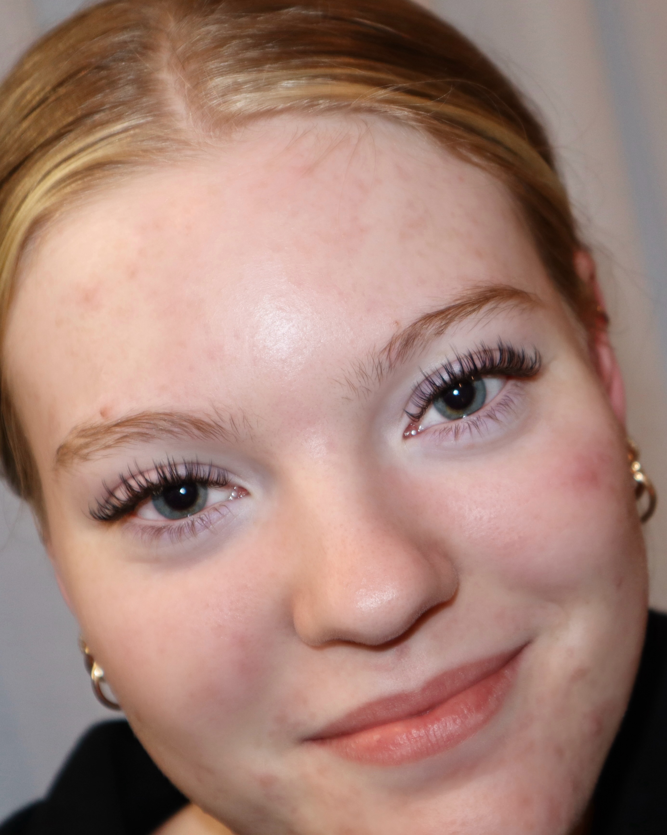 the beauty of ultra-classic lashes on a naturally full lash line 🪽✨
designed in a soft doll eye shape using lengths 8mm-13mm with a blend of C + CC curl for a little added dimension
this was her first time trying extensions & she has lots of long + healthy natural lashes, so we went for a style that could add some length & fullness to her already stunning eyes without overpowering her natural features 👁️🗨️
weightless, refined, & softly textured to enhance what was already there 🖤
#oshawalashes #whitbylashes #wispylashextensions #durhamregion #claringtonlashes