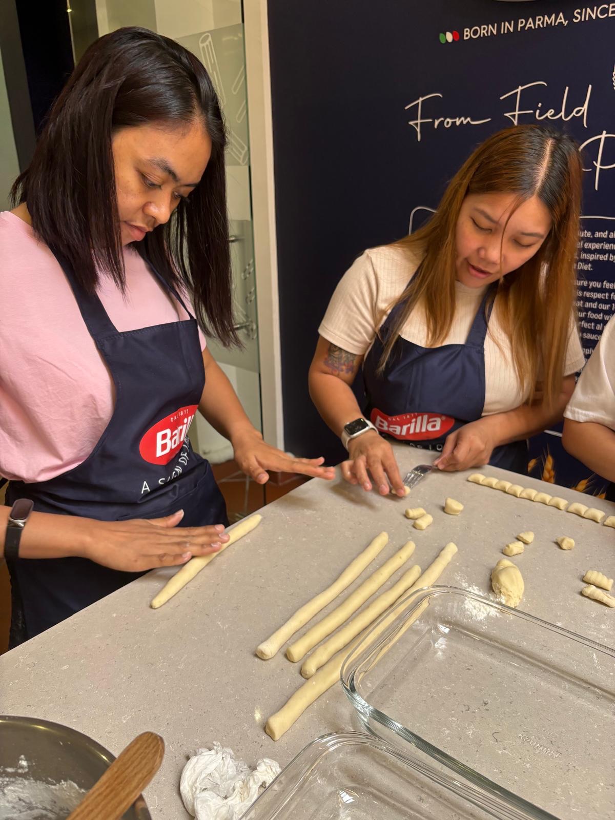 ✨ Cooking up joy in our helpers’ classes!
From crafting delicious gnocchi alla Sorrentina from scratch to creating delightful Chocolate Salami, it’s all about laughter, culture, and the love for good food.
Huge thanks to our amazing members, dedicated helpers, and our fantastic IWG team @laura @allaval12345 marianna @carrla75
Special shoutout to @barilla and @andreatrancherochef for sponsoring the ingredients and being wonderful hosts! Interested in joining our culinary adventures? DM us! 😋🍽️
#CookingClasses #FoodLovers #community