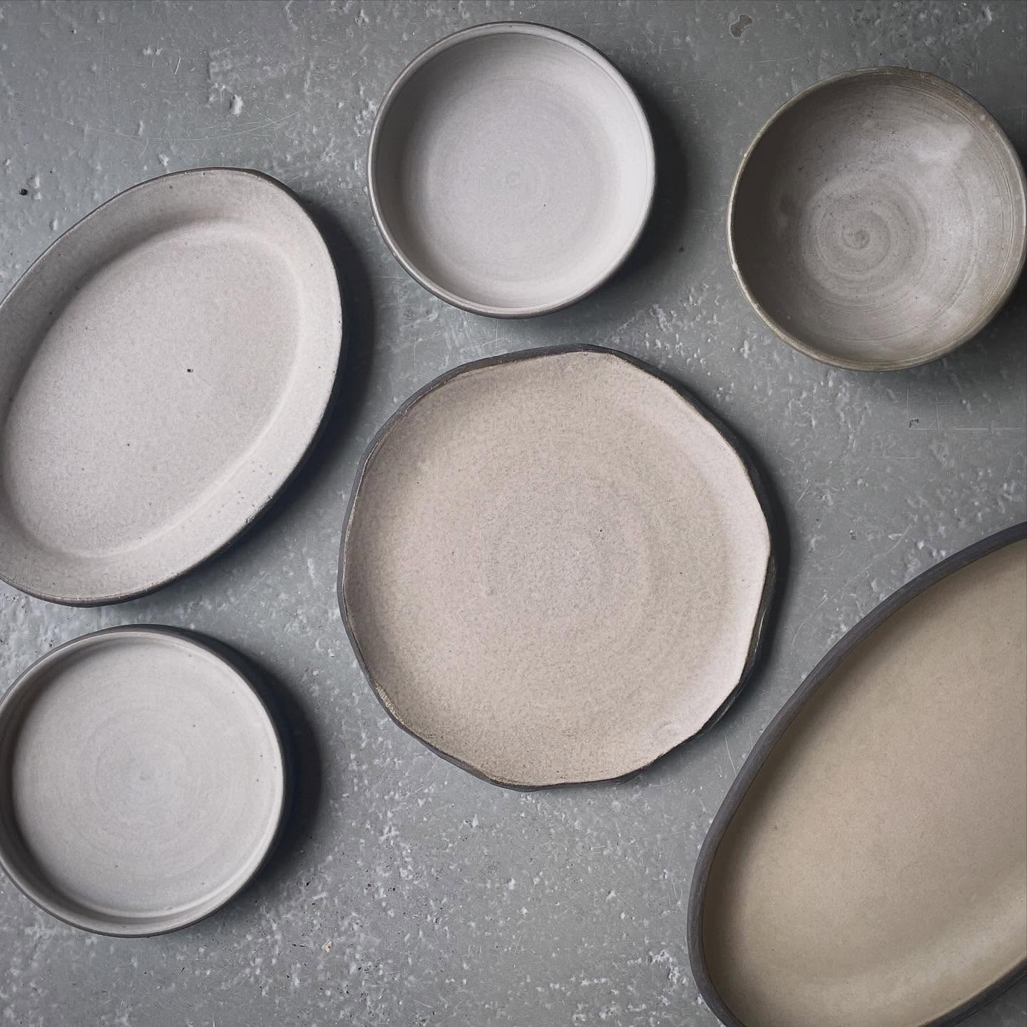 Portobello white. A reactive matte white glaze, not satin, pure matte with no gloss and looks beautiful on our dark clay. Currently available only for restaurant orders but who knows maybe a special edition for our website customers is in the cards…
In the centre of this photo is our rough edge plate. Whole new collection is under development with this style and glaze.
#handmade #ceramics #plates #ovals moody