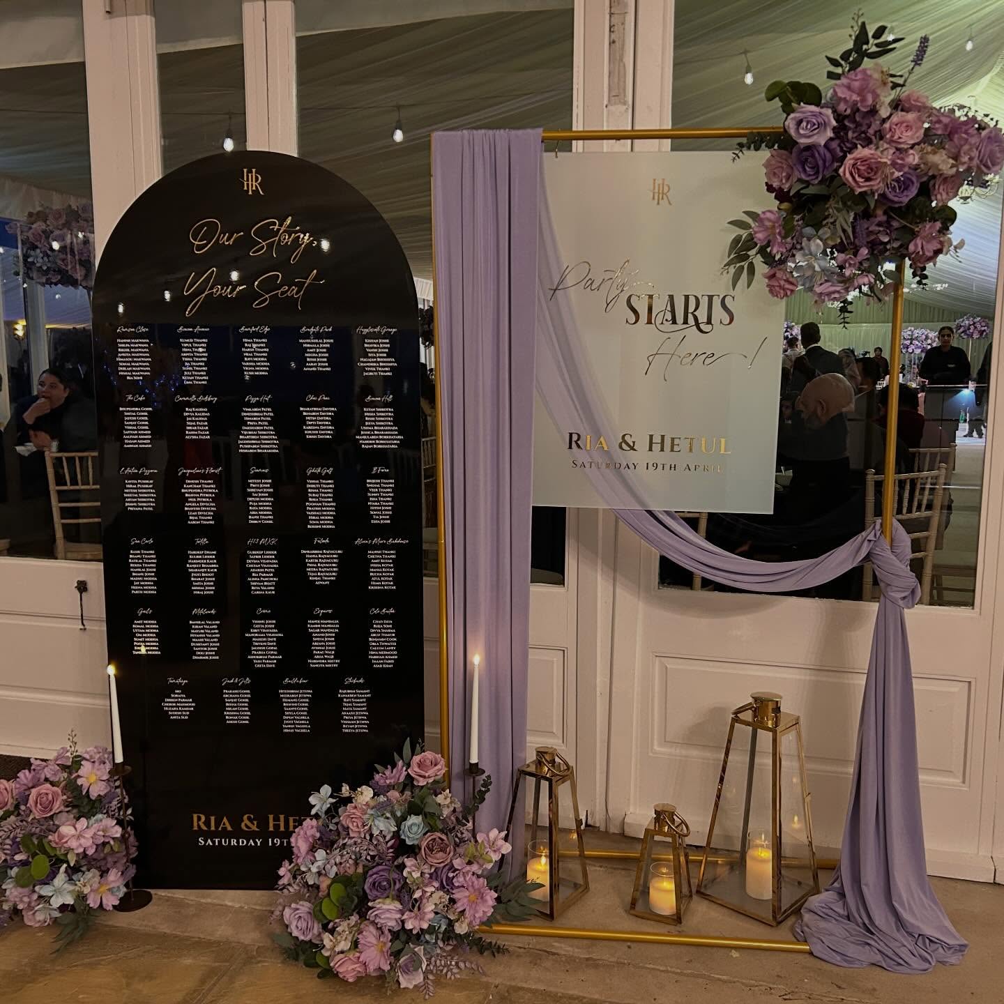 A statement seating plan designed to set the tone from the very first glance. A sleek black arched seating chart with crisp white lettering and mirror gold accents, paired with a frosted acrylic welcome sign finished in mirrored gold script. Soft lilac draping and coordinating florals tied the entire look seamlessly into the reception dƩcor for the perfect modern-romantic finish.
Venue: @keythorpemanor
Decor: @dj_suraj_glitz_entertainment
#WeddingStyling #SeatingPlan #WeddingDecor #welcomesign #keythorpemanor